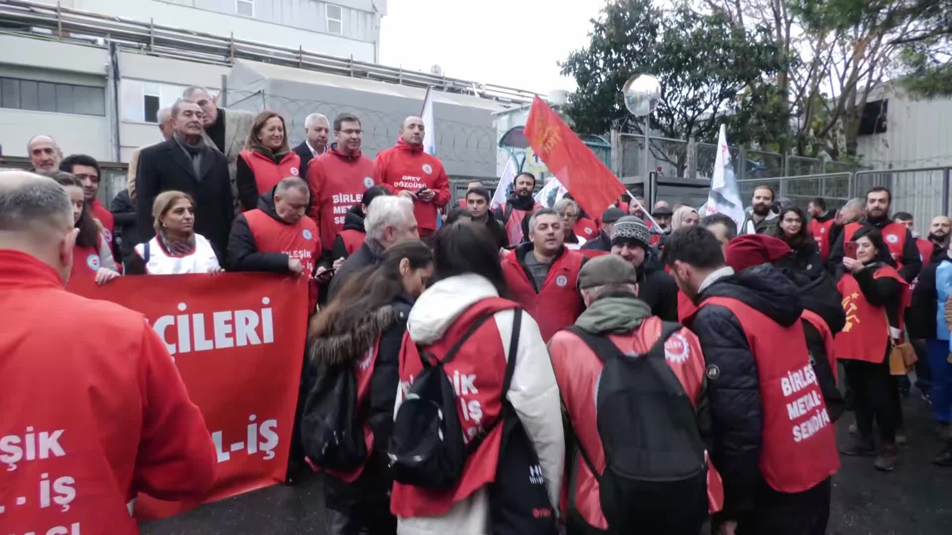 Metal işçileri Hitachi'de grevi başlattı... Çerkezoğlu: Sendikalı sendikasız tüm sınıf kardeşlerimizi açlık sınırının altında ücretlere mahkum etmek istiyorlar