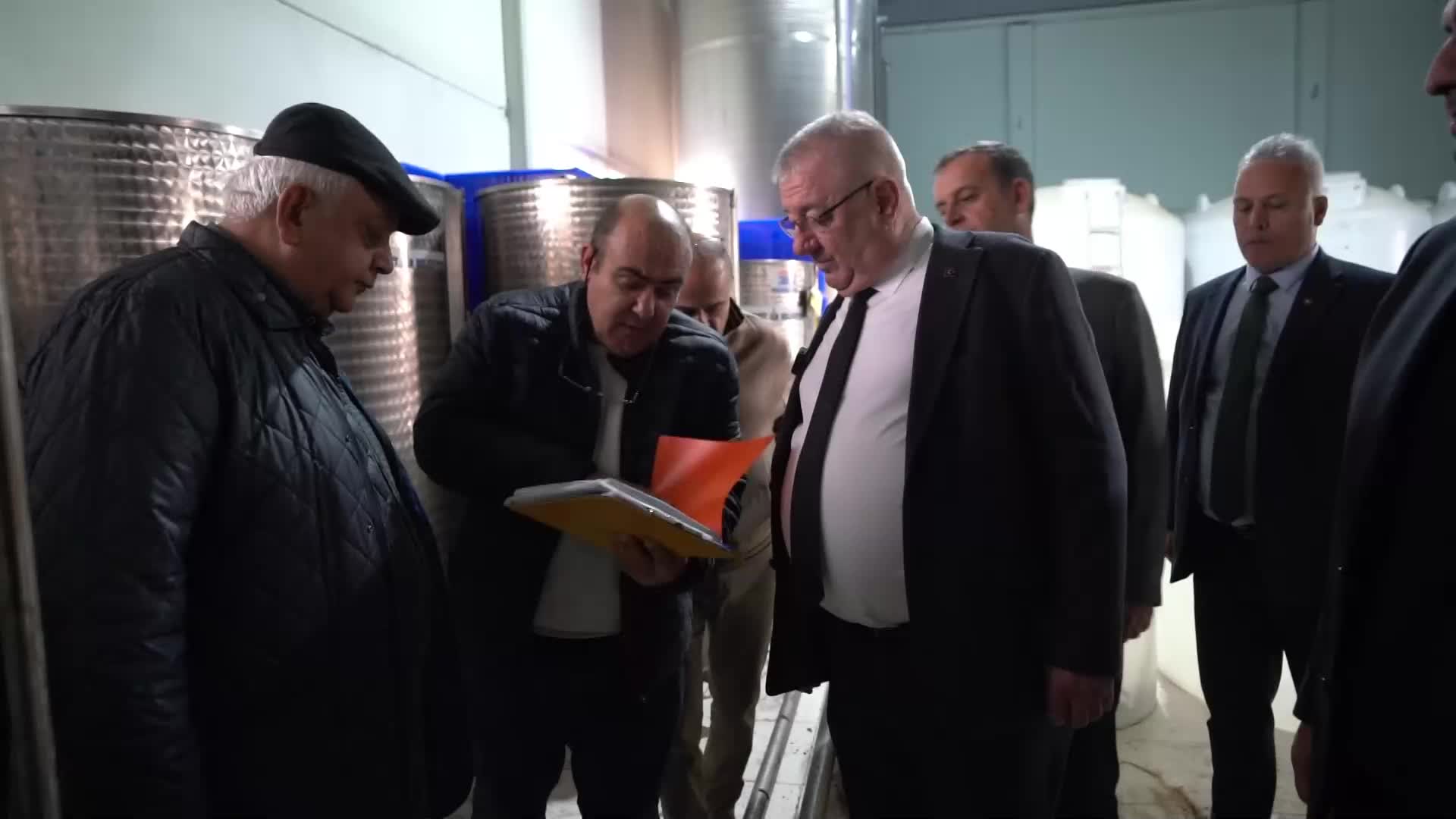 Edremit Belediye Başkanı Ertaş: “Edremitlinin ortak malı olan zeytinliklerde, tek bir zeytin tanesini bile israf etmemek için titiz bir çalışma yürütüyoruz”