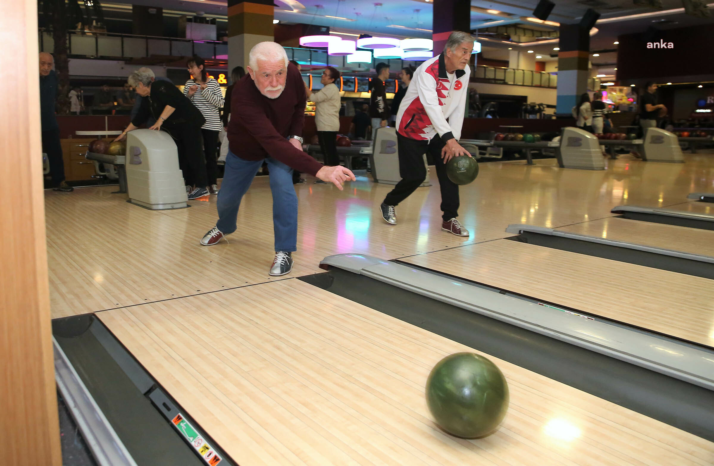 Keçiören Belediyesi, huzurevi sakinleri için bowling etkinliği düzenledi