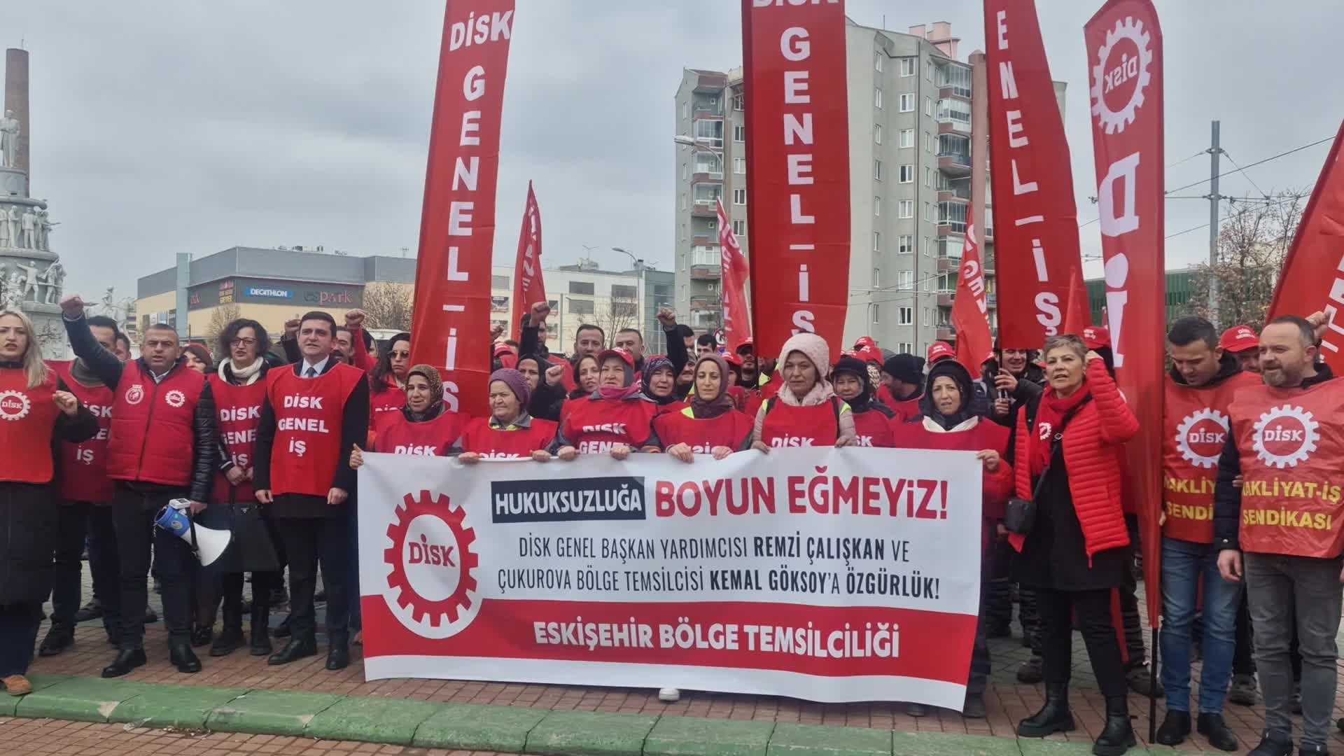 Eskişehir DİSK’ten tutuklamalara tepki: “Başkanlarımızın tutukluluğunun hukukla izah edilebilir tarafı yok”