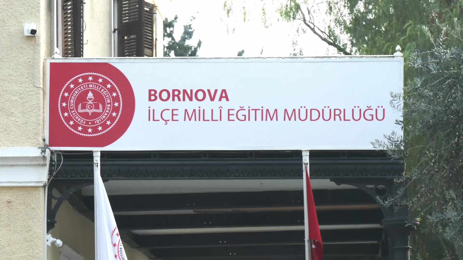 İzmir'de TİP üyeleri, ÇEDES Projesi kapsamında okullara din görevlisi atanmasını protesto etti