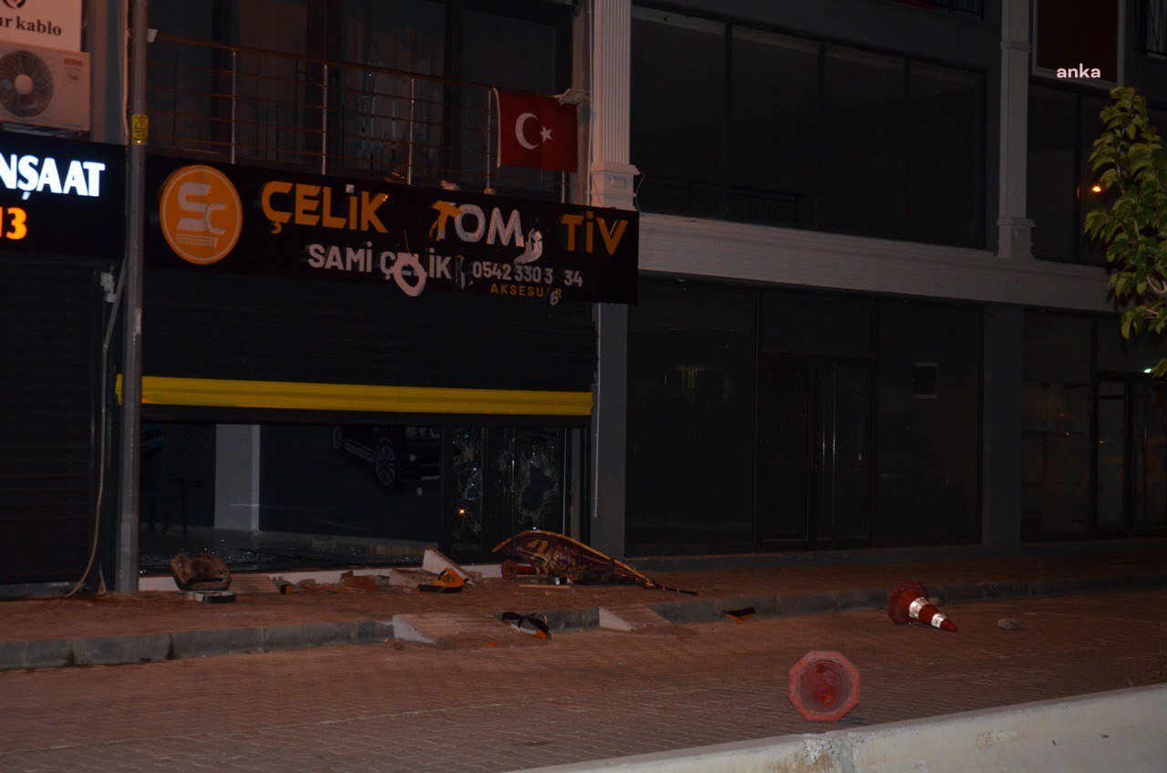 İzmir'de silahlı çatışmada yaralanan polis memuru şehit oldu