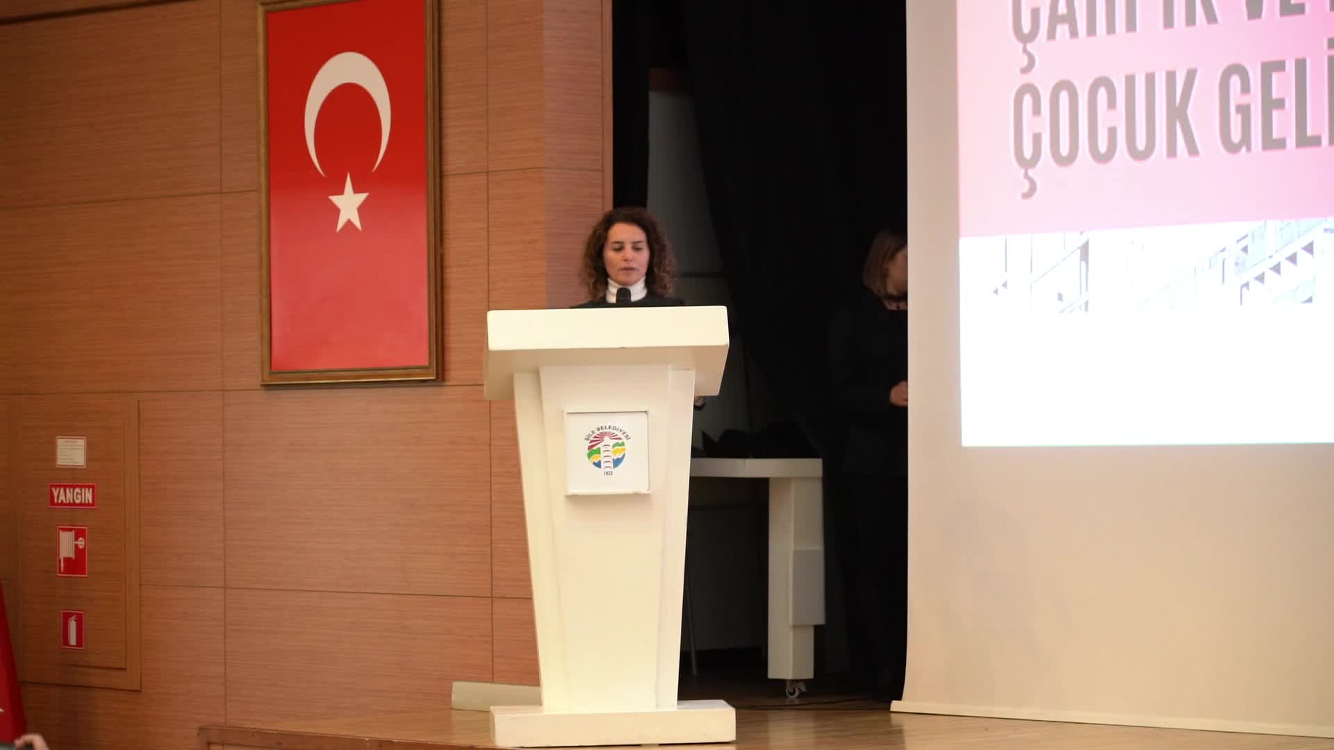 Şile Belediyesi'nden "İnternet Bağımlılığının Olası Riskleri ve Çocuklarda İnternet Bağımlılığıyla Mücadele" semineri