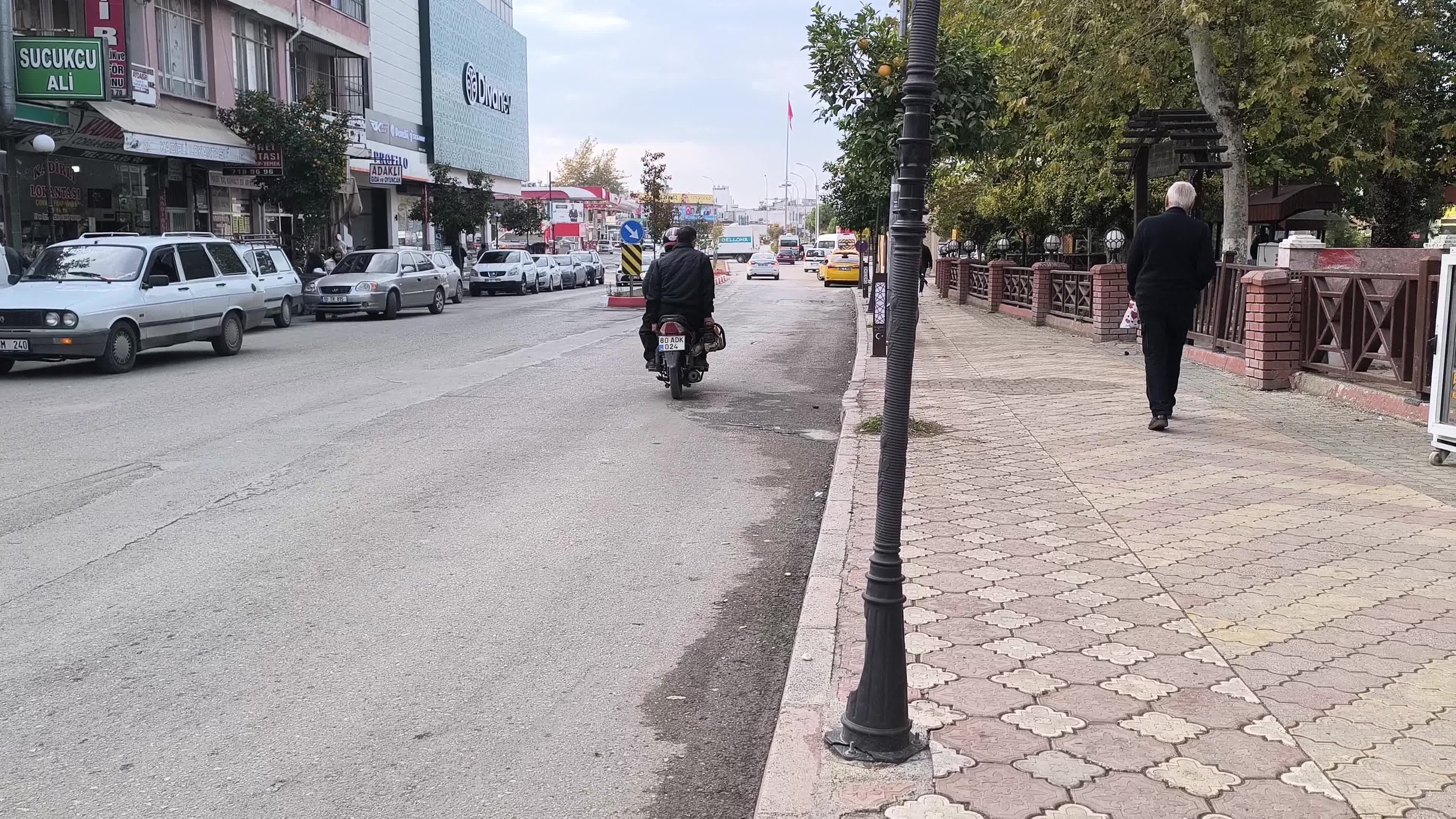 Asgari ücretli vatandaş: "Geçinilmiyor yani evli olsak daha kötü olurdu ama evli değiliz Allah'a çok şükür"
