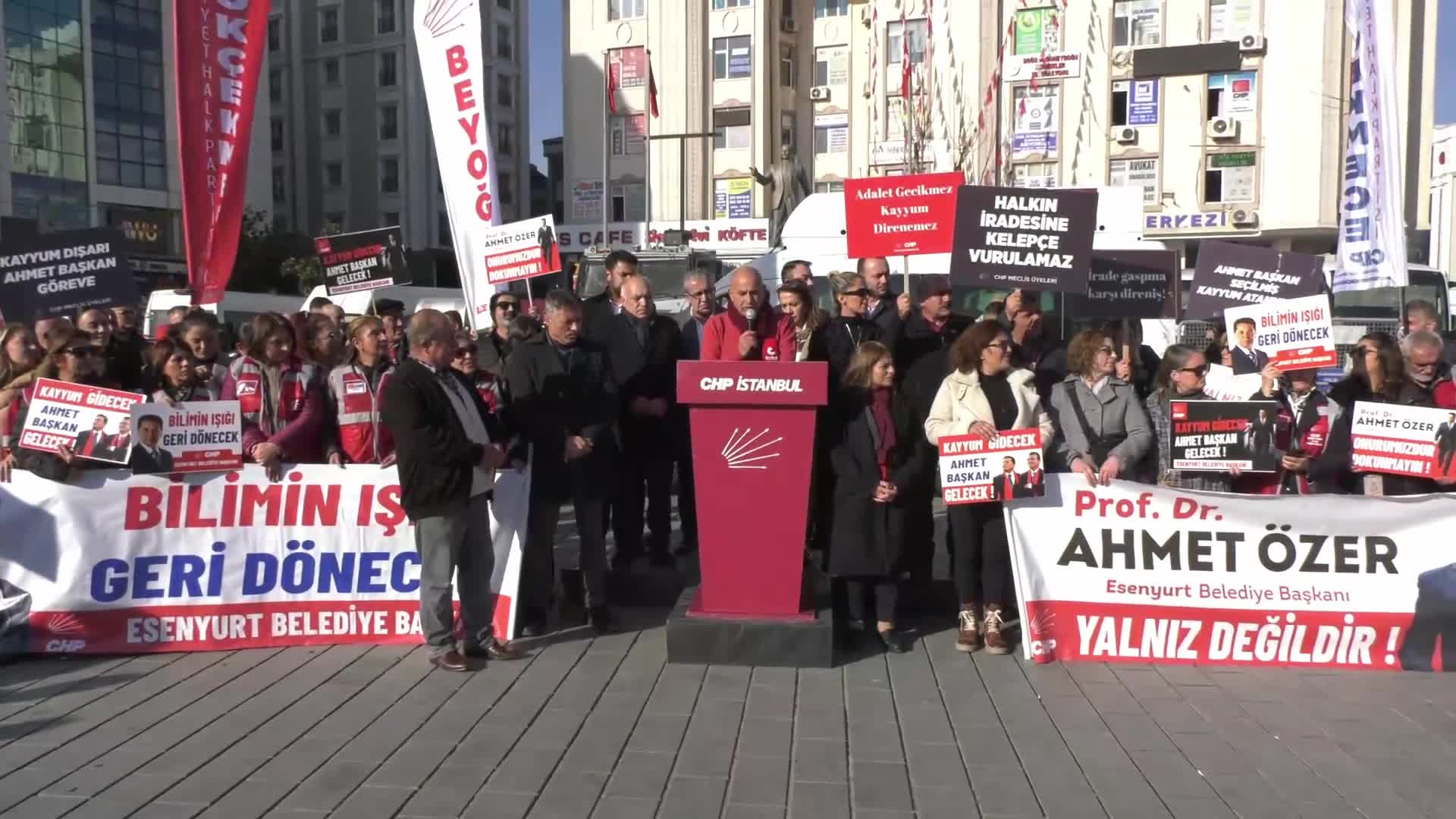 CHP'nin Esenyurt'taki Demokrasi Nöbeti… Gamze Akkuş İlgezdi:  "Kabul edin, kaybettiniz, kaybettiniz, kaybettiniz"