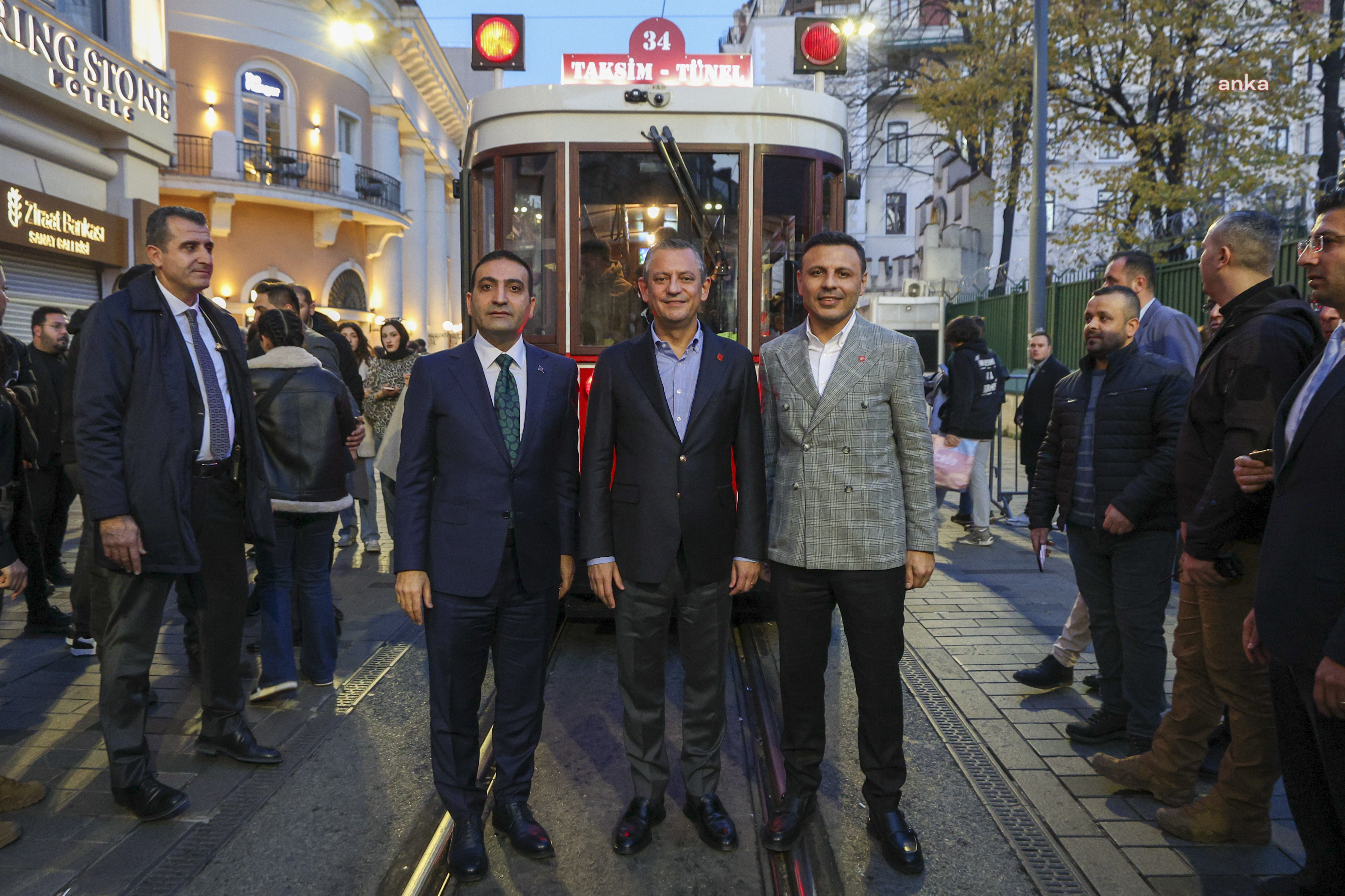CHP Genel Başkanı Özgür Özel, Muzaffer Akyol Müze Evi'ni ziyaret etti