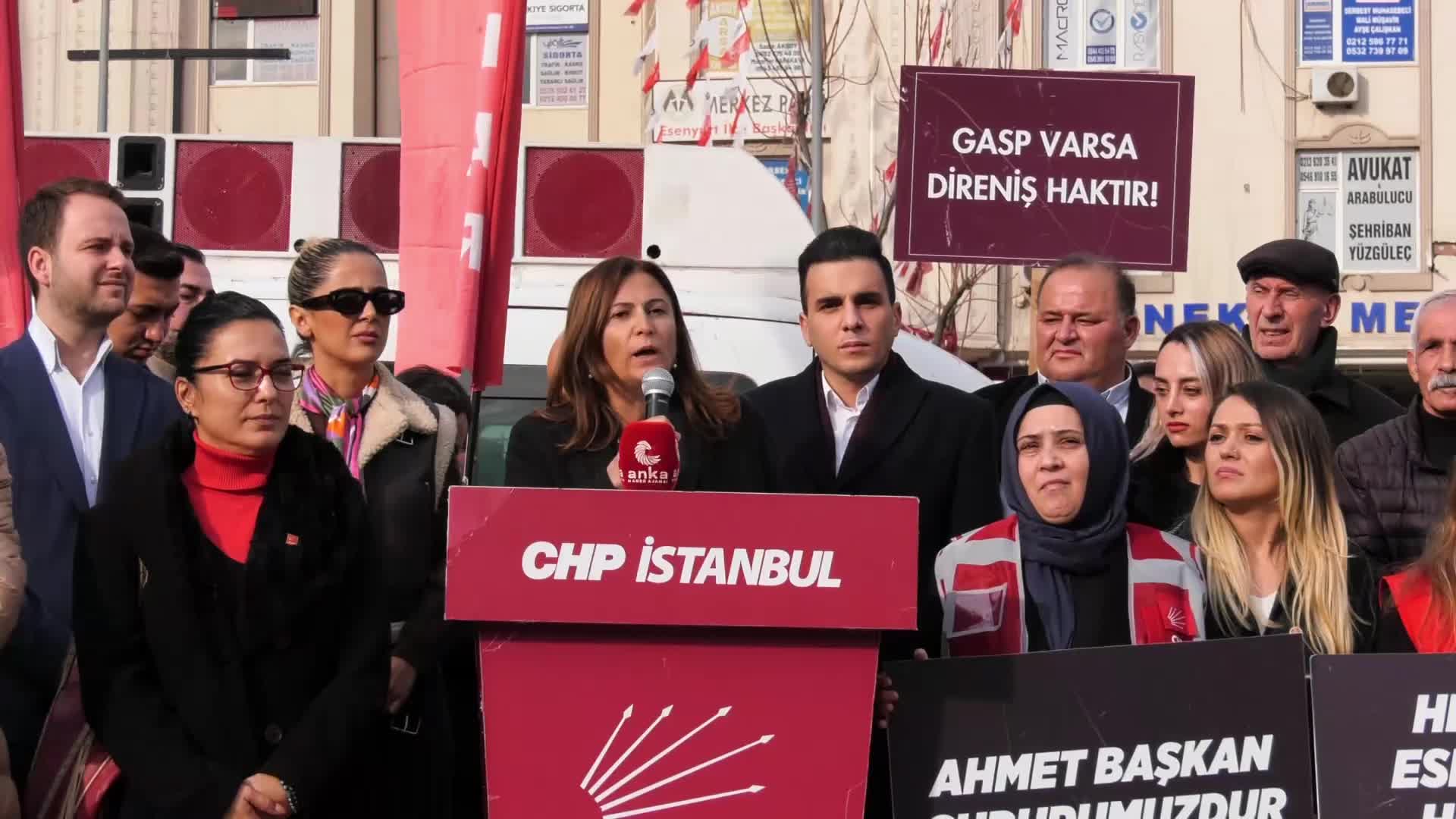 Demokrasi Nöbeti'de konuşan Özgür Çelik, Kadıoğlu'na tepki gösterdi: Mücadelemiz gasp rejimiyle, senin efendinle