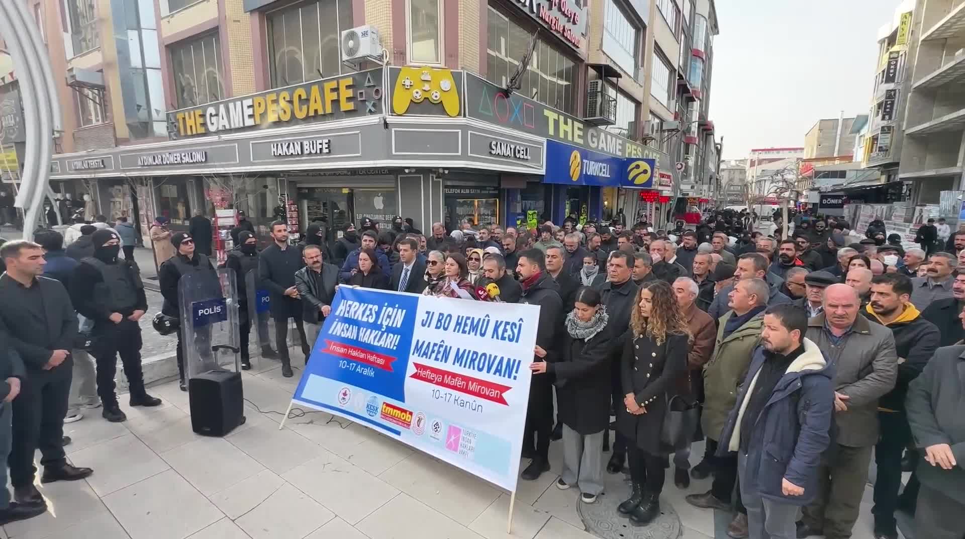 Van'da sivil toplum kuruluşlarından açıklama: "Ülkede demokratik değerler aşındırılarak adalet duygusu zedelenmiştir"
