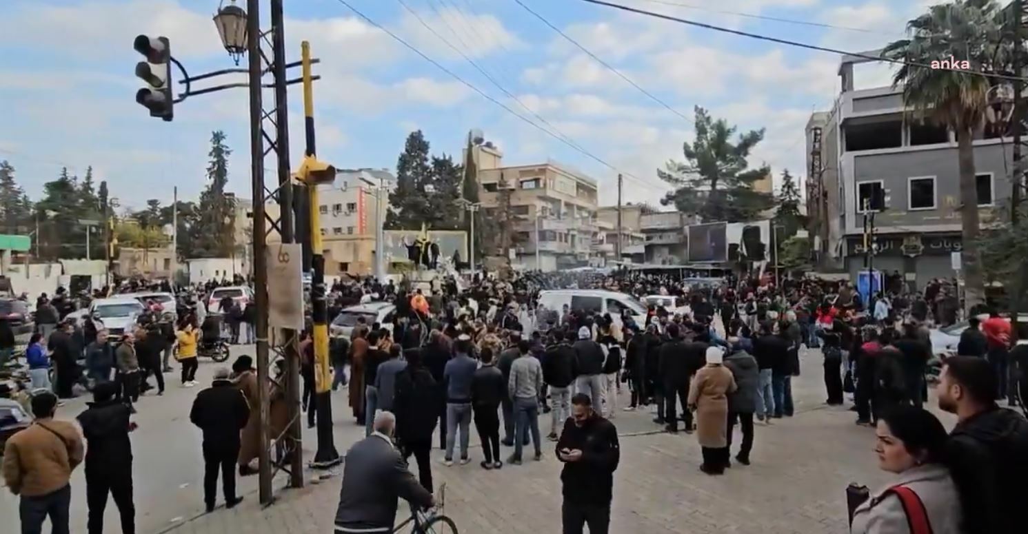 İtalya: Şam’daki İtalya Büyükelçiği'ne giren silahlı gruplar, 3 aracı gasbetti