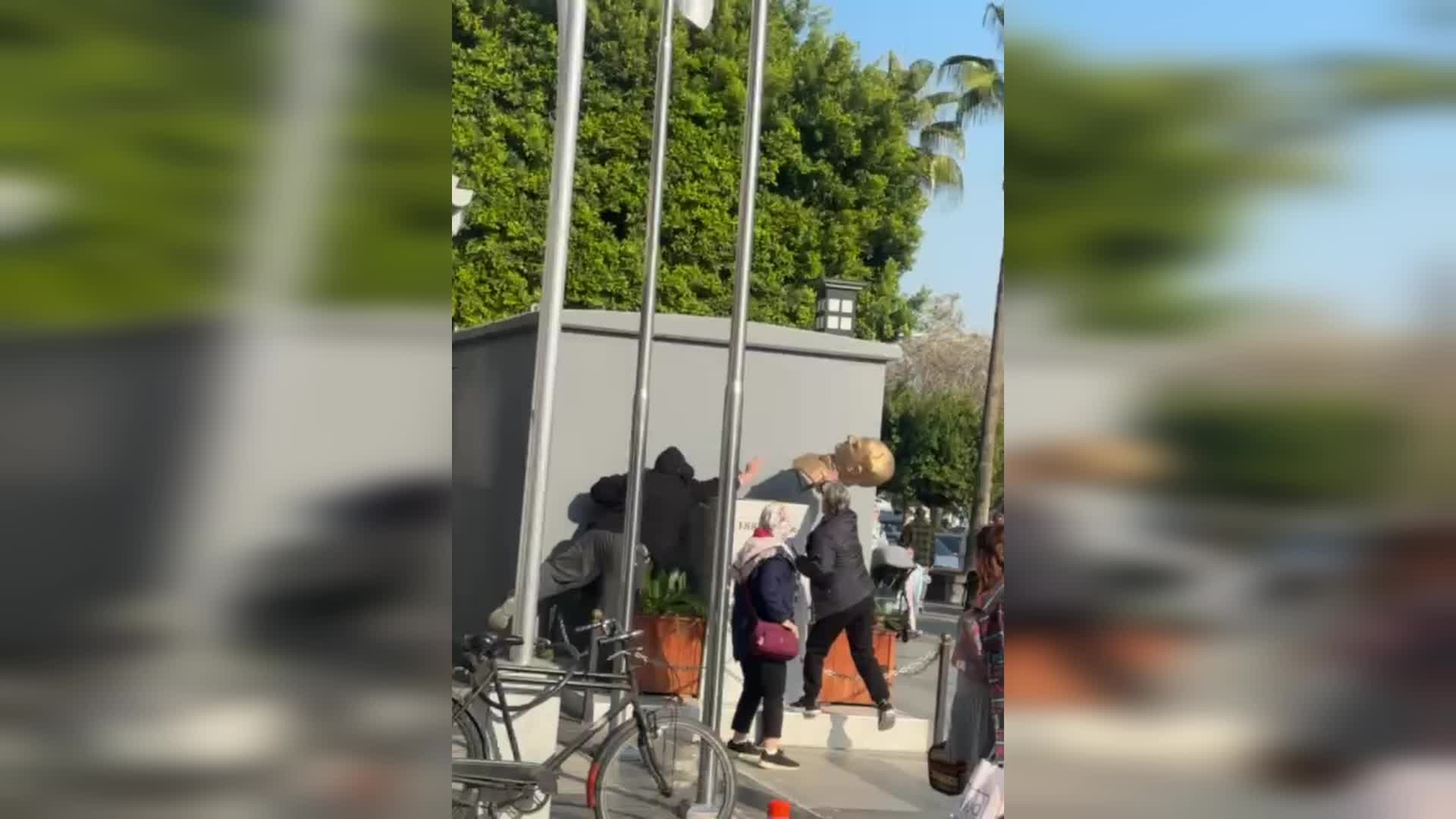 Mersin’de Atatürk büstüne zarar veren saldırgan gözaltına alındı