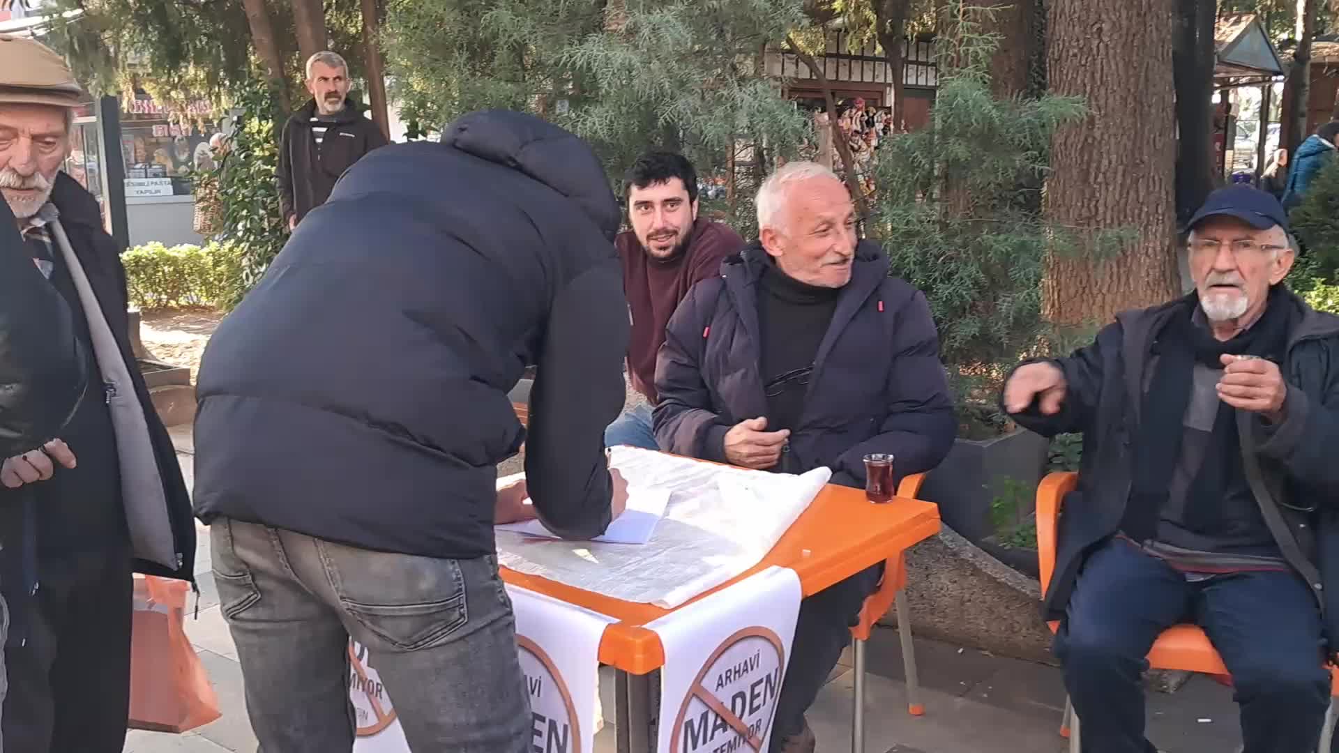 Arhavililer, Hopa ve Arhavi'de yapılması planlanan 10 maden ihalesinin iptali için imza kampanyası başlattı