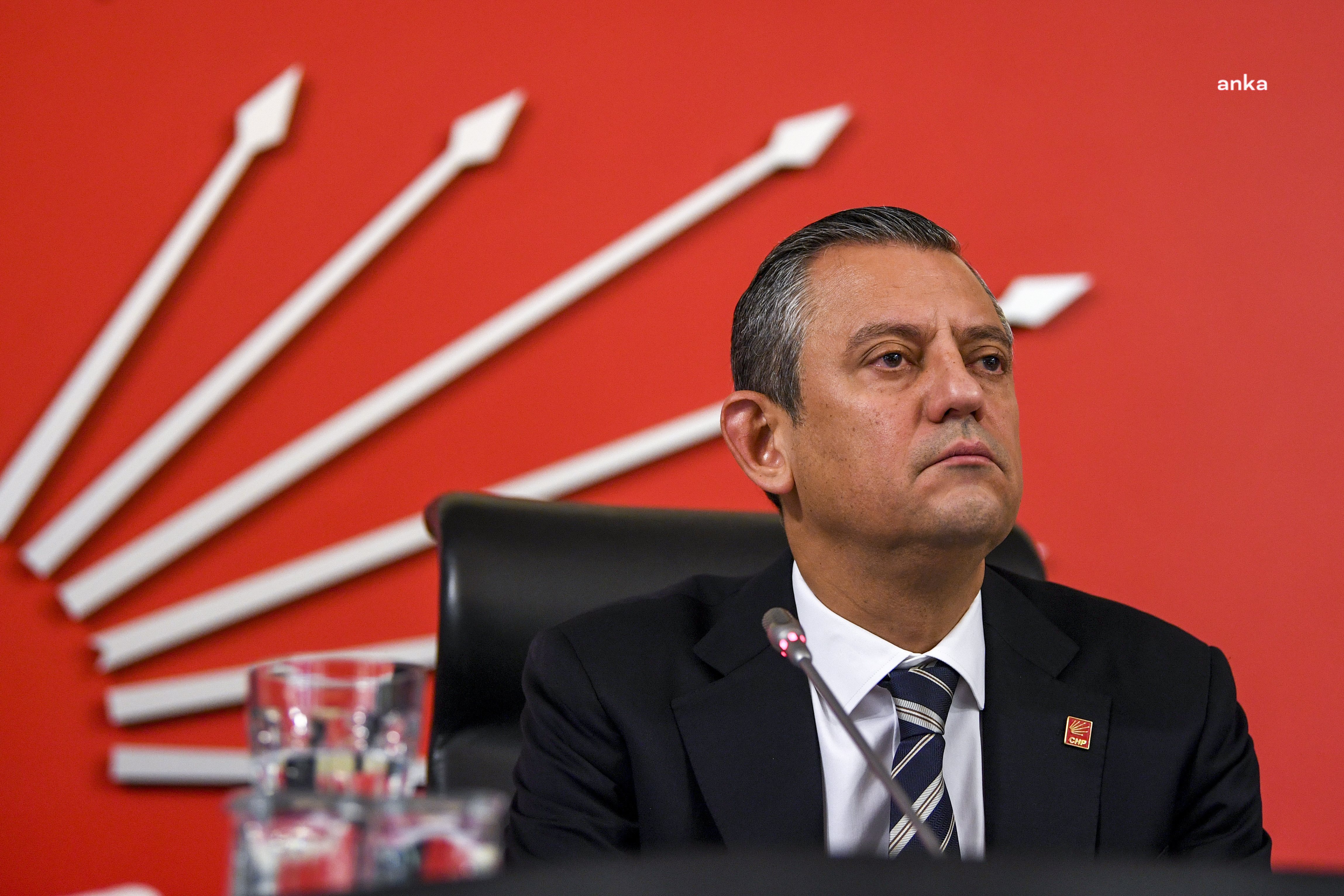 Özgür Özel: “Isparta’da askeri helikopterin düşmesiyle şehit olan beş askerimize Allah'tan rahmet, ailelerine ve milletimize başsağlığı diliyorum”