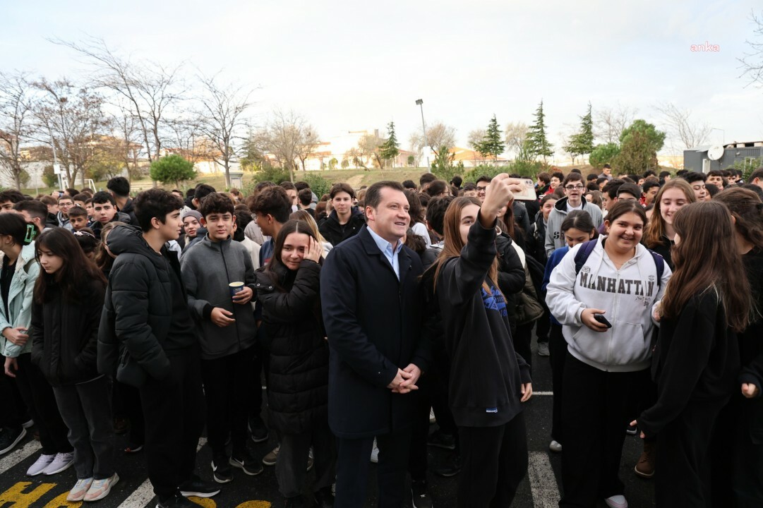 Silivri Belediye Başkanı Balcıoğlu öğrencilere çorba dağıttı
