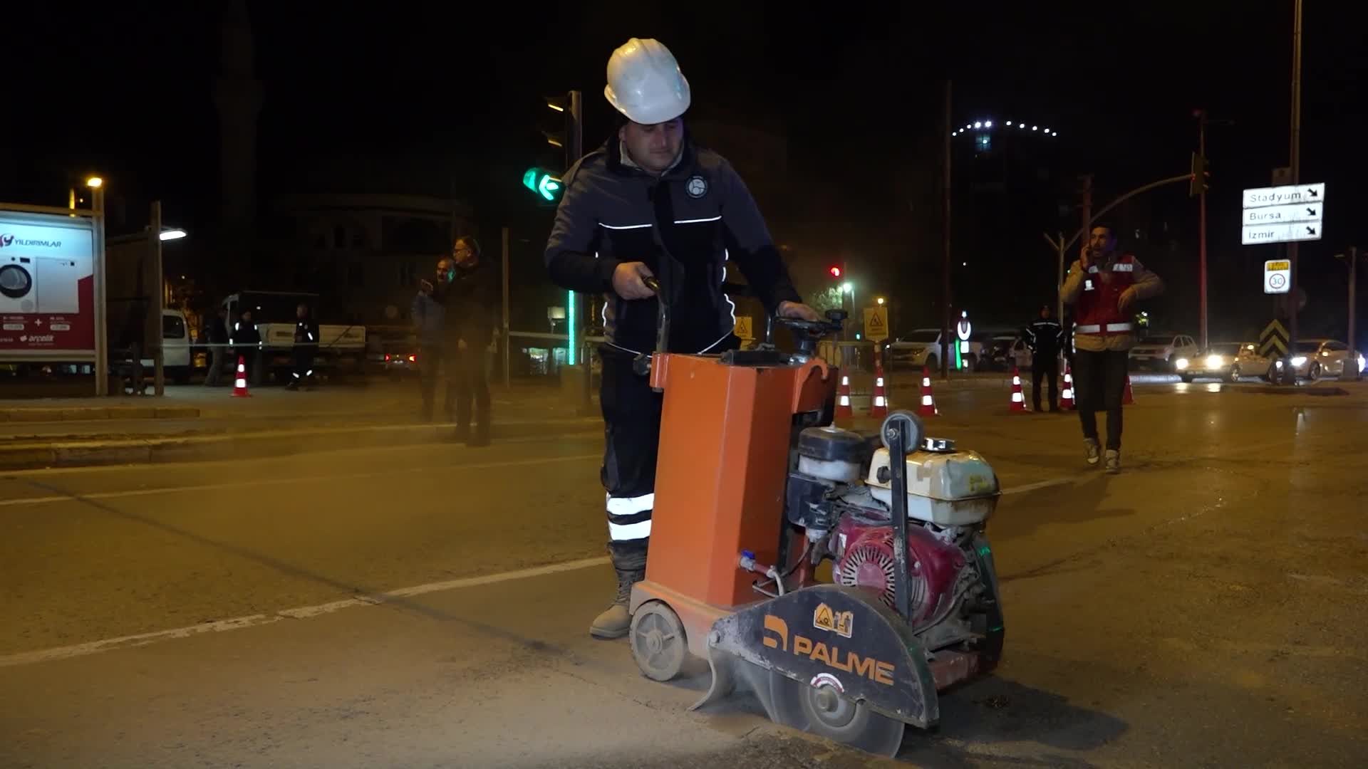 Balıkesir Su ve Kanalizasyon İdaresi ekipleri, şiddetli yağışlara karşı önlem alıyor