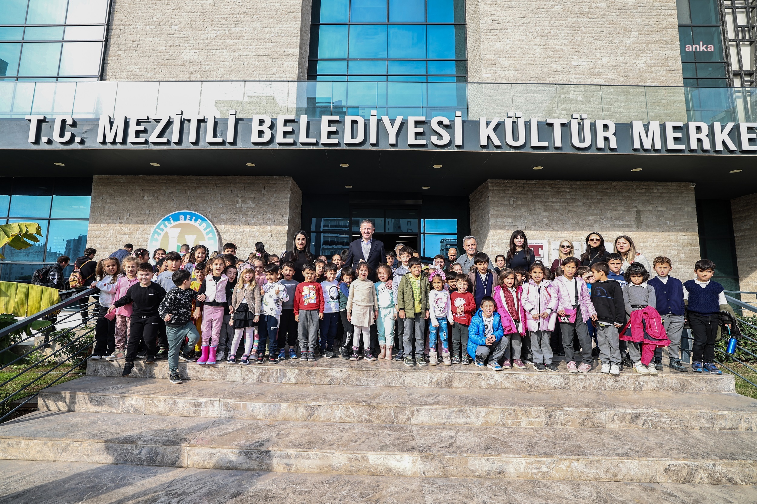 Mezitli Belediye Başkanı Tuncer: "Sanatı ve tiyatroyu özellikle kırsal mahallelerimizde yaşayan çocuklarımızla buluşturmaya devam edeceğiz"