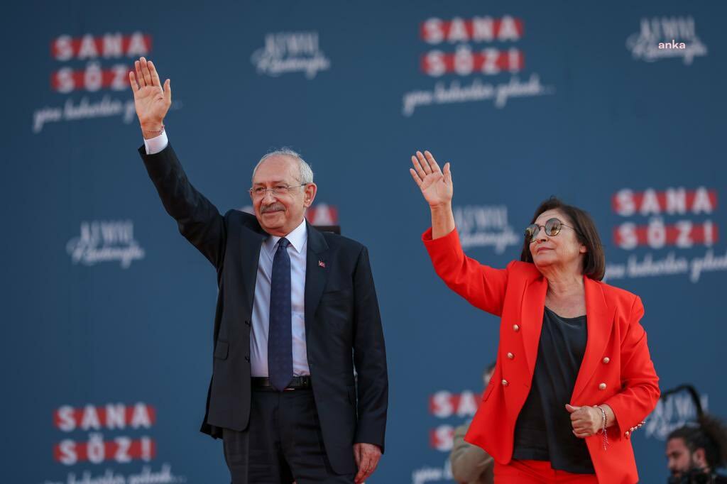 Kemal Kılıçdaroğlu ve eşi trafik kazası geçirdi, makam aracında hasar oluştu