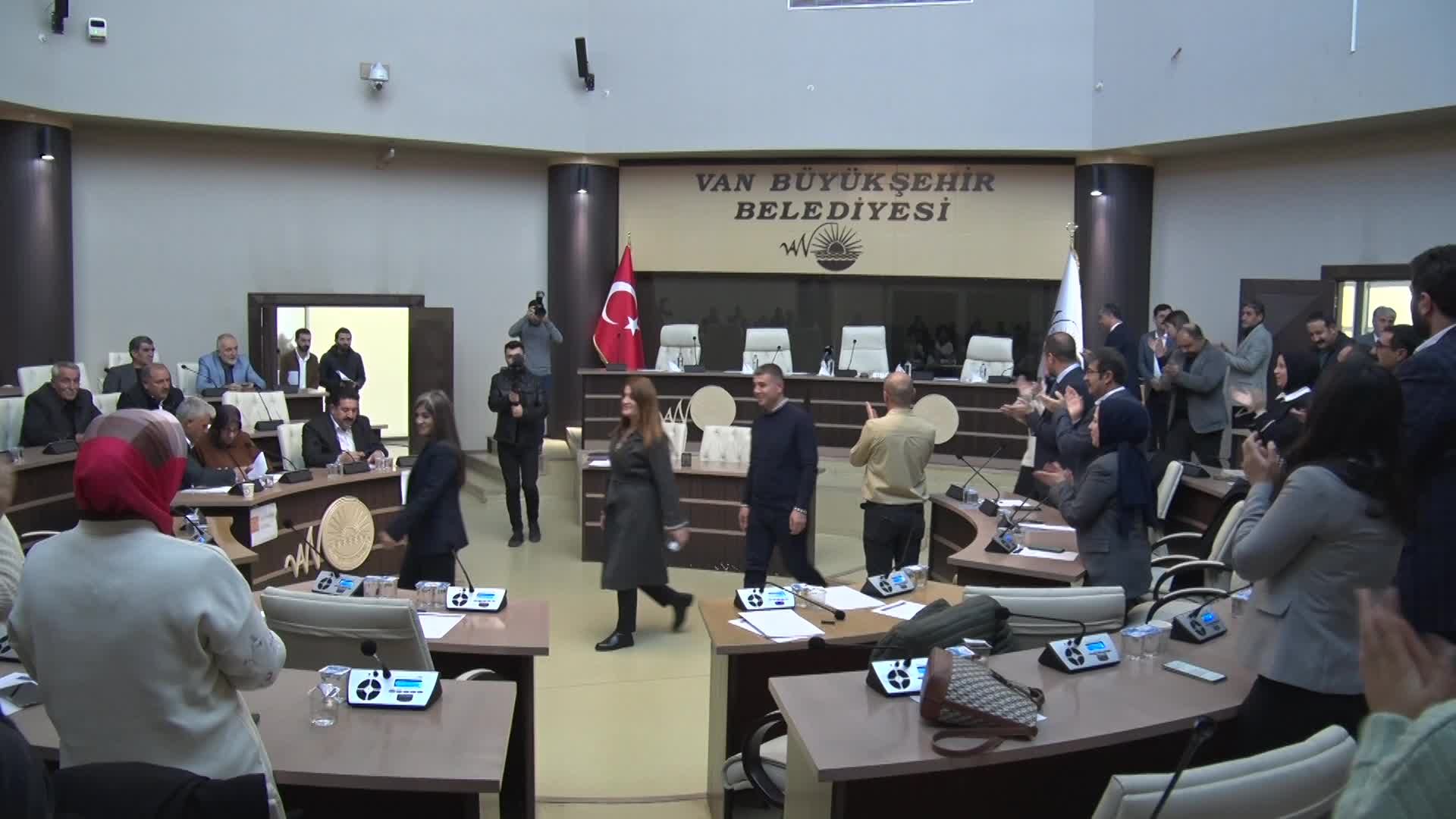 Van’da kayyum atamalarına tepkiler sürüyor