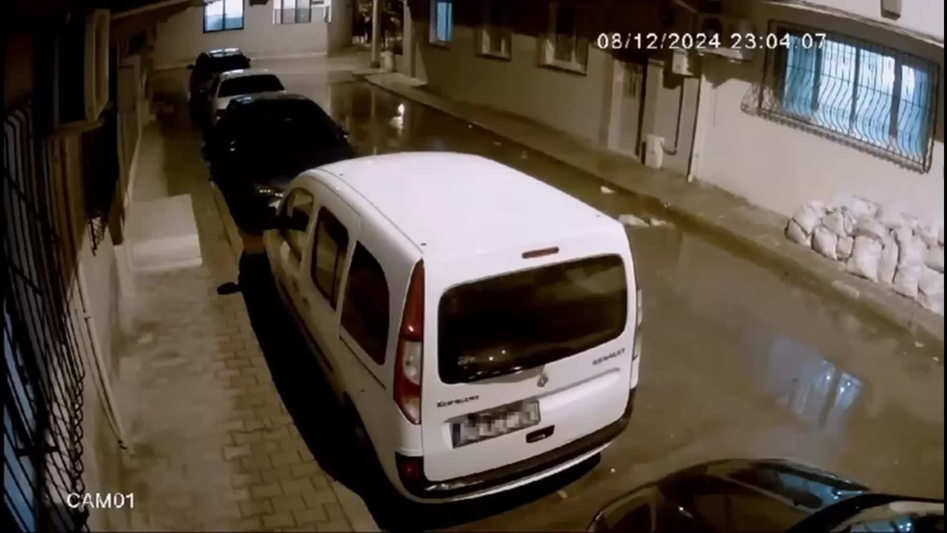 İzmir’de bıçaklı yaralama olayına karışan beş şüpheli tutuklandı