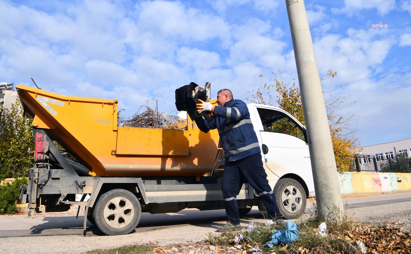 Çukurova Belediyesi, ilçedeki temizlik çalışmalarını sürdürüyor