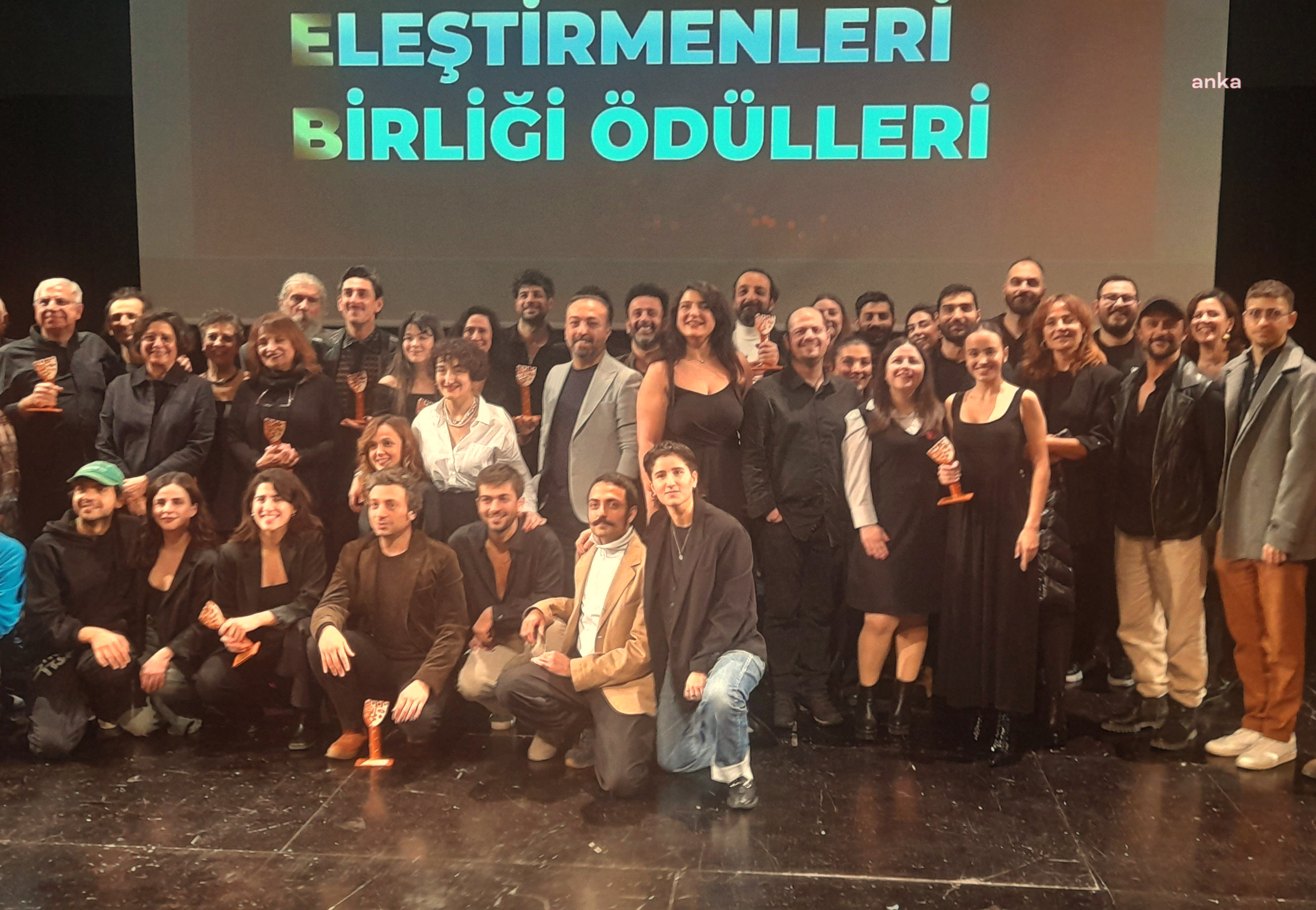 Eskişehir Büyükşehir Belediyesi Şehir Tiyatroları,  "Ayak Bacak Fabrikası" oyunuyla Genco Erkal Özel Ödülü'ne layık görüldü