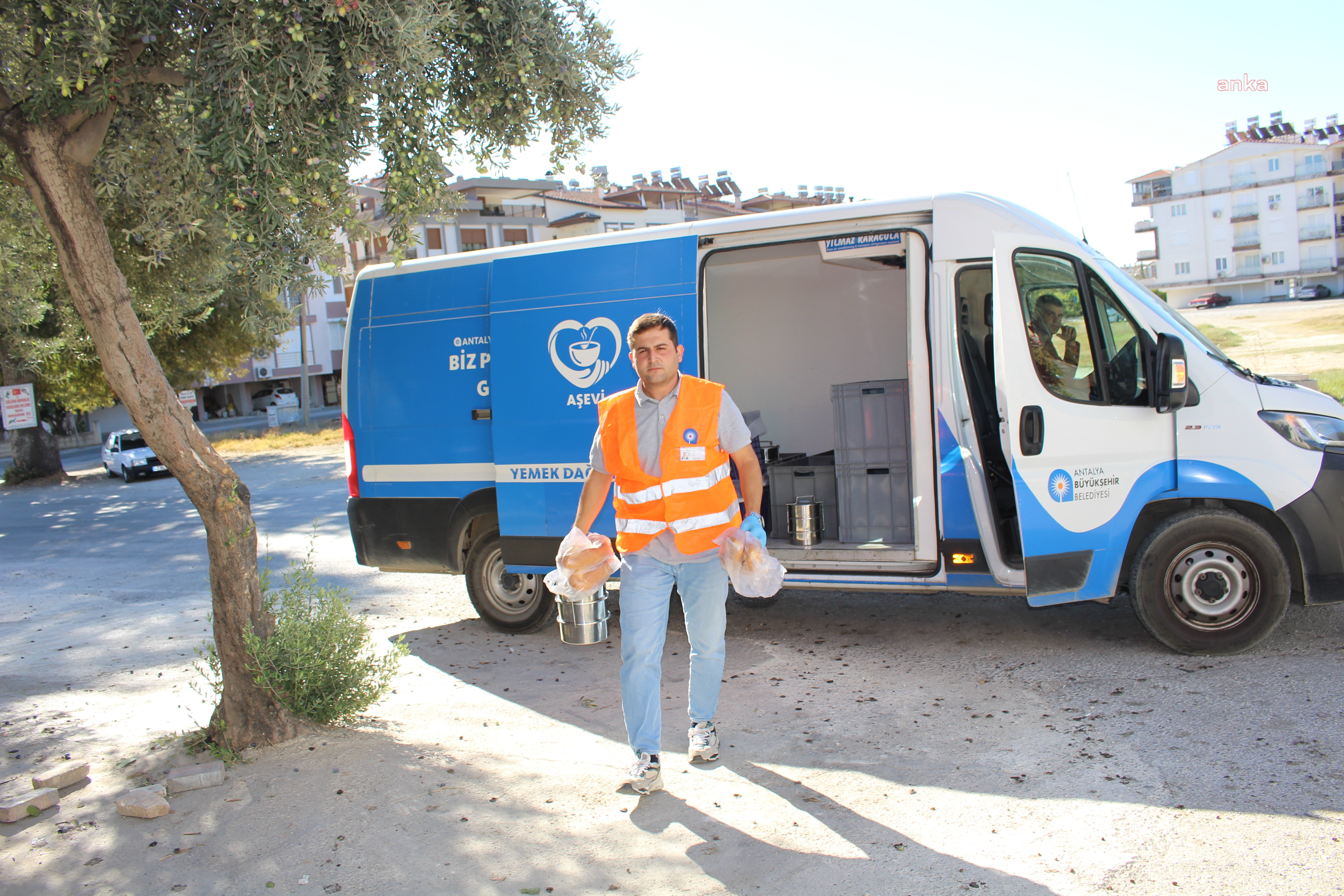 Antalya Büyükşehir Belediyesi Manavgat Aşevi’nden ihtiyaç sahiplerine sıcak yemek hizmeti