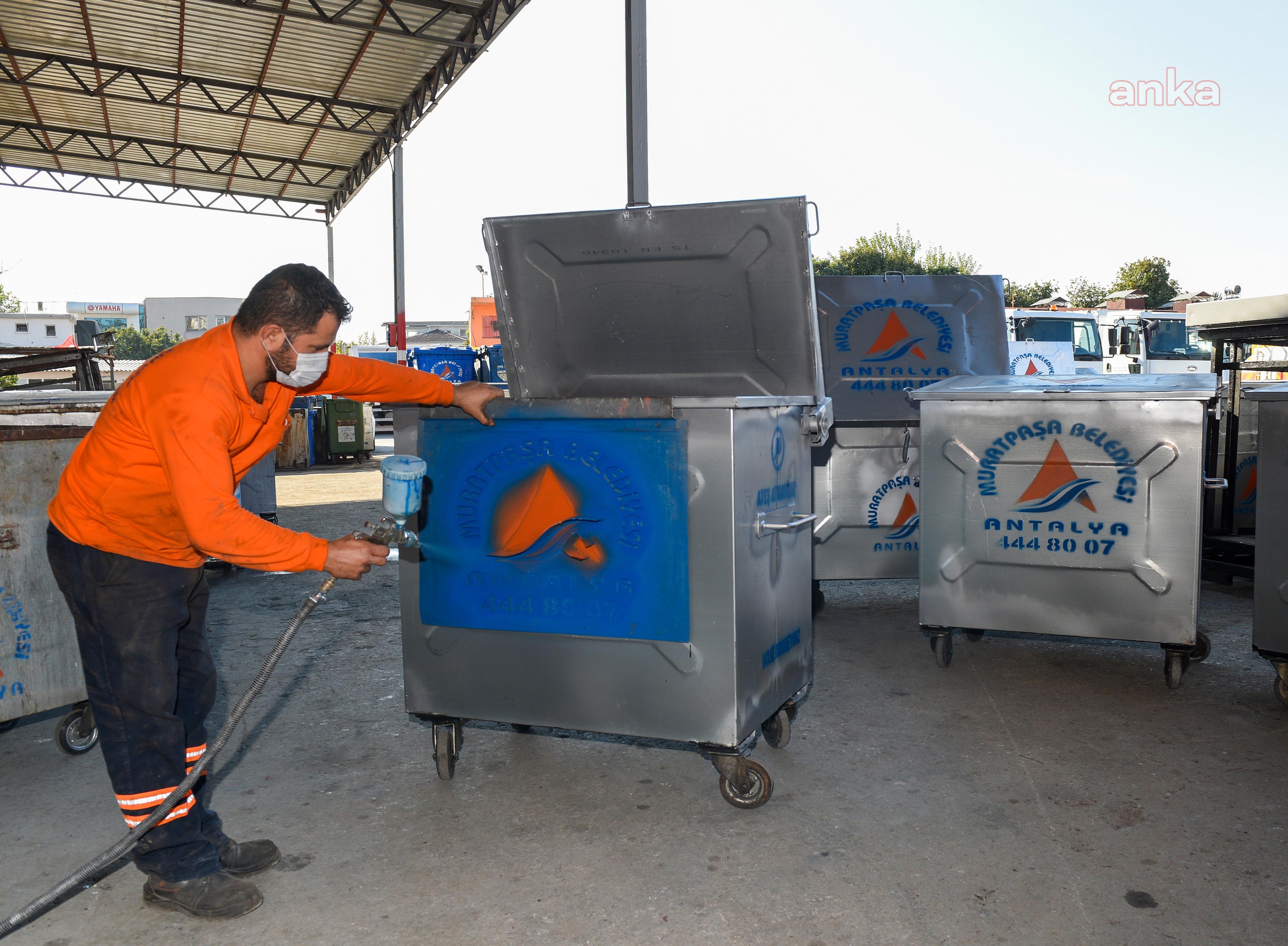 MURATPAŞA'DA ÇÖP KONTEYNERLERİ YENİLENİYOR