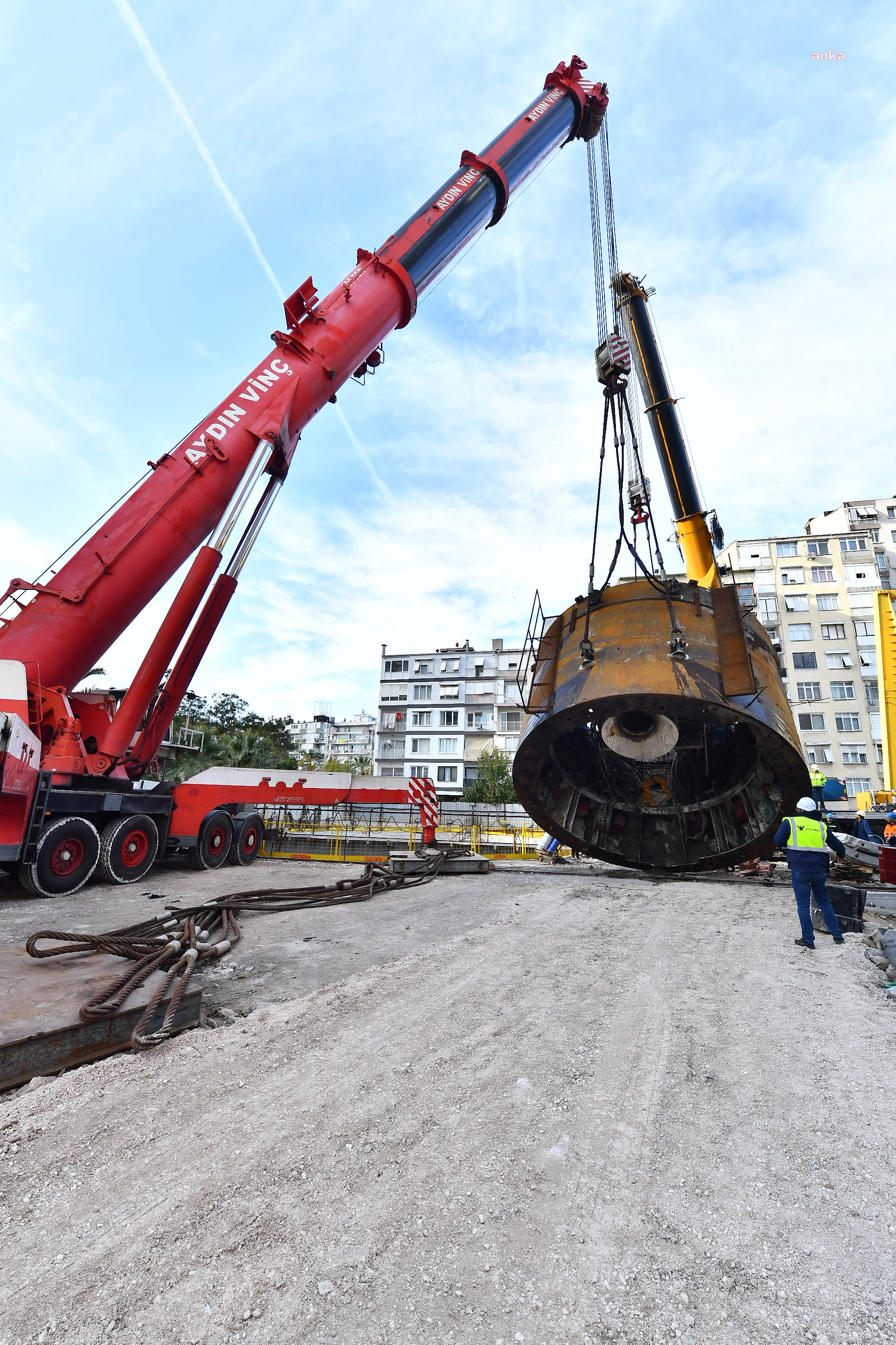 Buca Metrosu inşaatında 450 tonluk köstebek kara yoluyla taşınacak