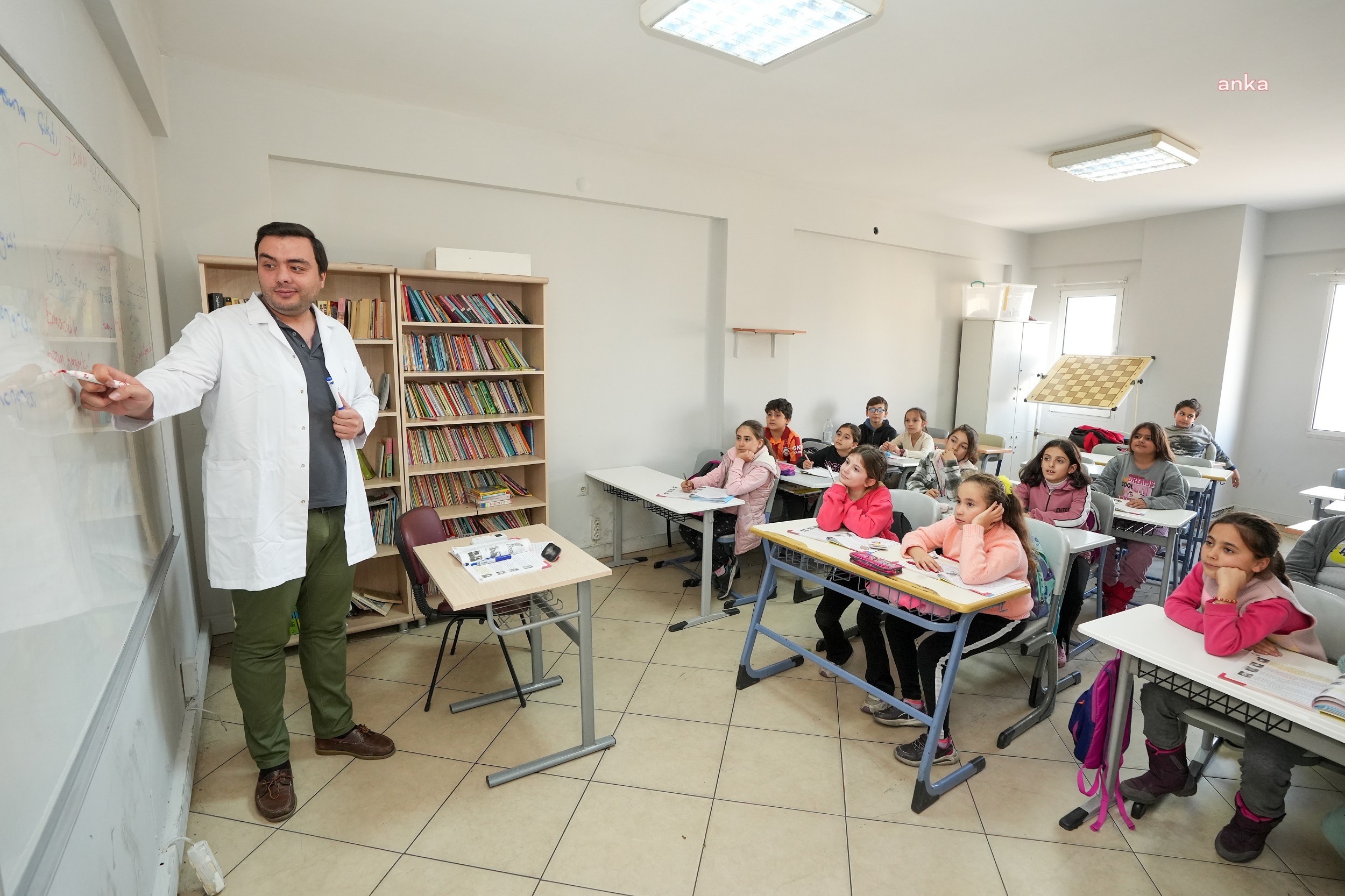Gaziemir Belediyesi’nden bin 180 öğrenciye ücretsiz eğitim