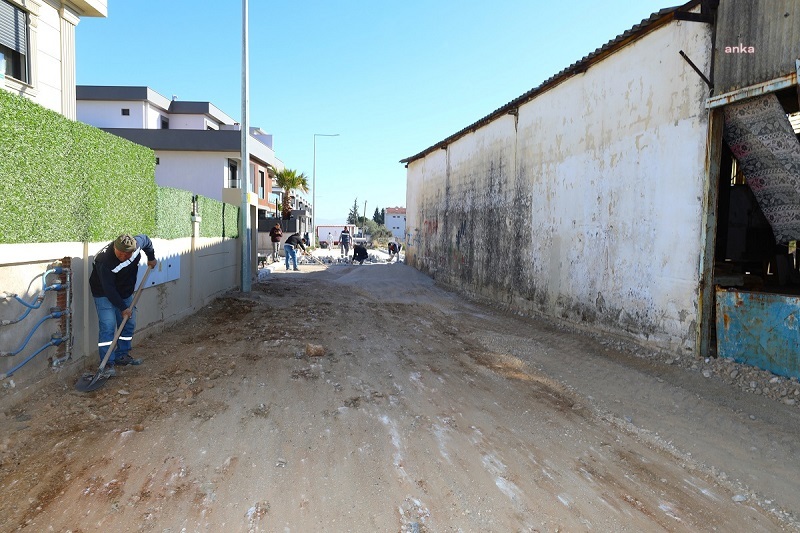 Menderes Belediyesi ilçedeki yolları yeniliyor