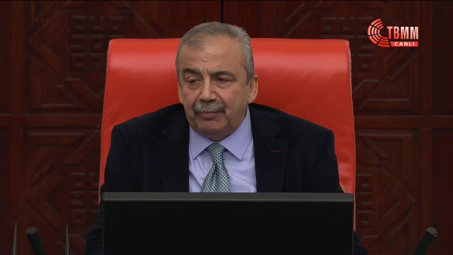 TBMM Genel Kurulu... CHP'li Güzelmansur: "Hatay’ın havasını kirlettiniz, suyuna asbest karıştırdınız; şelalesini, dağını, ormanını mahvettiniz"