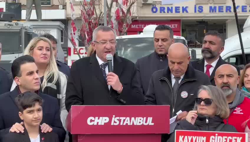 Esenyurt’ta Demokrasi Nöbeti... Engin Altay: "Cumhuriyet Halk Partisi olarak bir an önce sandığı istiyoruz. Sandıkta hesaplaşalım"