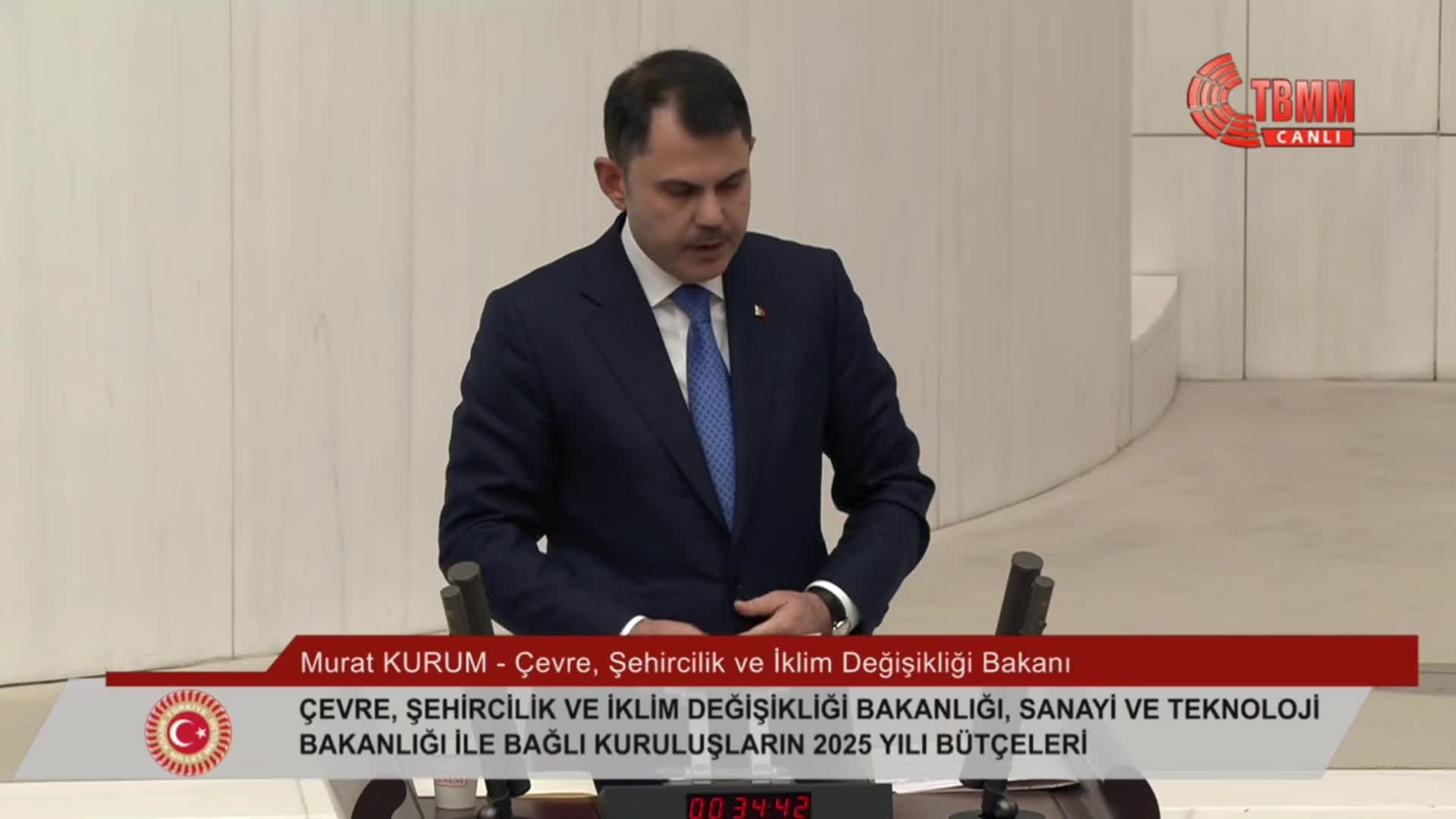 TBMM Genel Kurulu... Bakan Kurum'dan yapay zeka ile İzmir körfezi fotoğrafı: "Mavinin siyaha dönüştüğü, balıkların yaşamadığı bir körfez var"