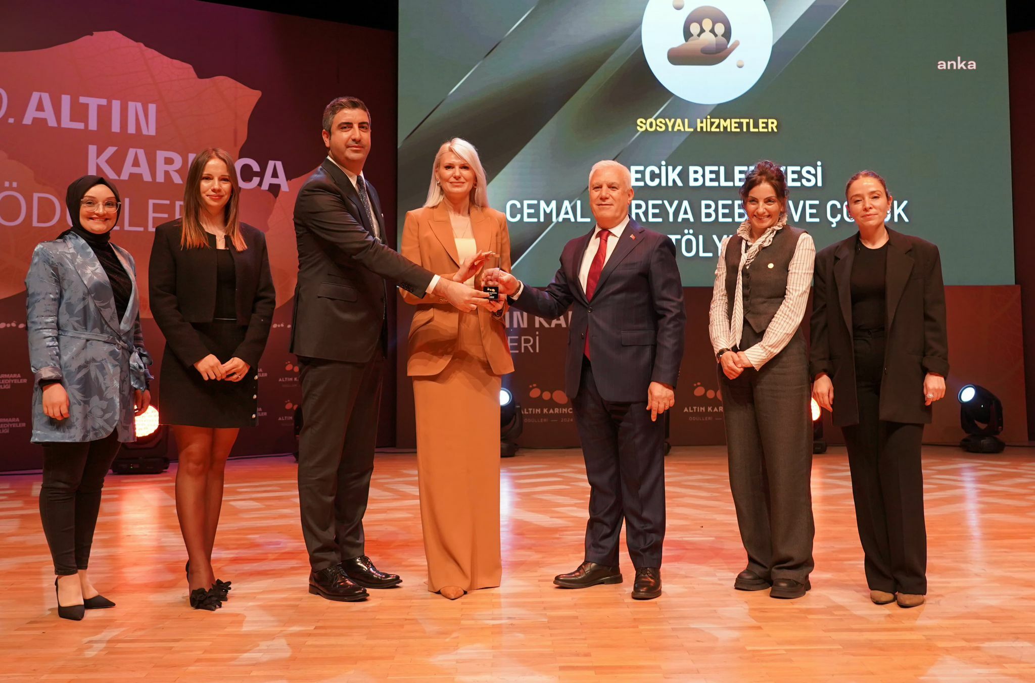Bilecik Belediyesi'ne ‘Sosyal Hizmetler’ kategorisinde Altın Karınca Ödülü