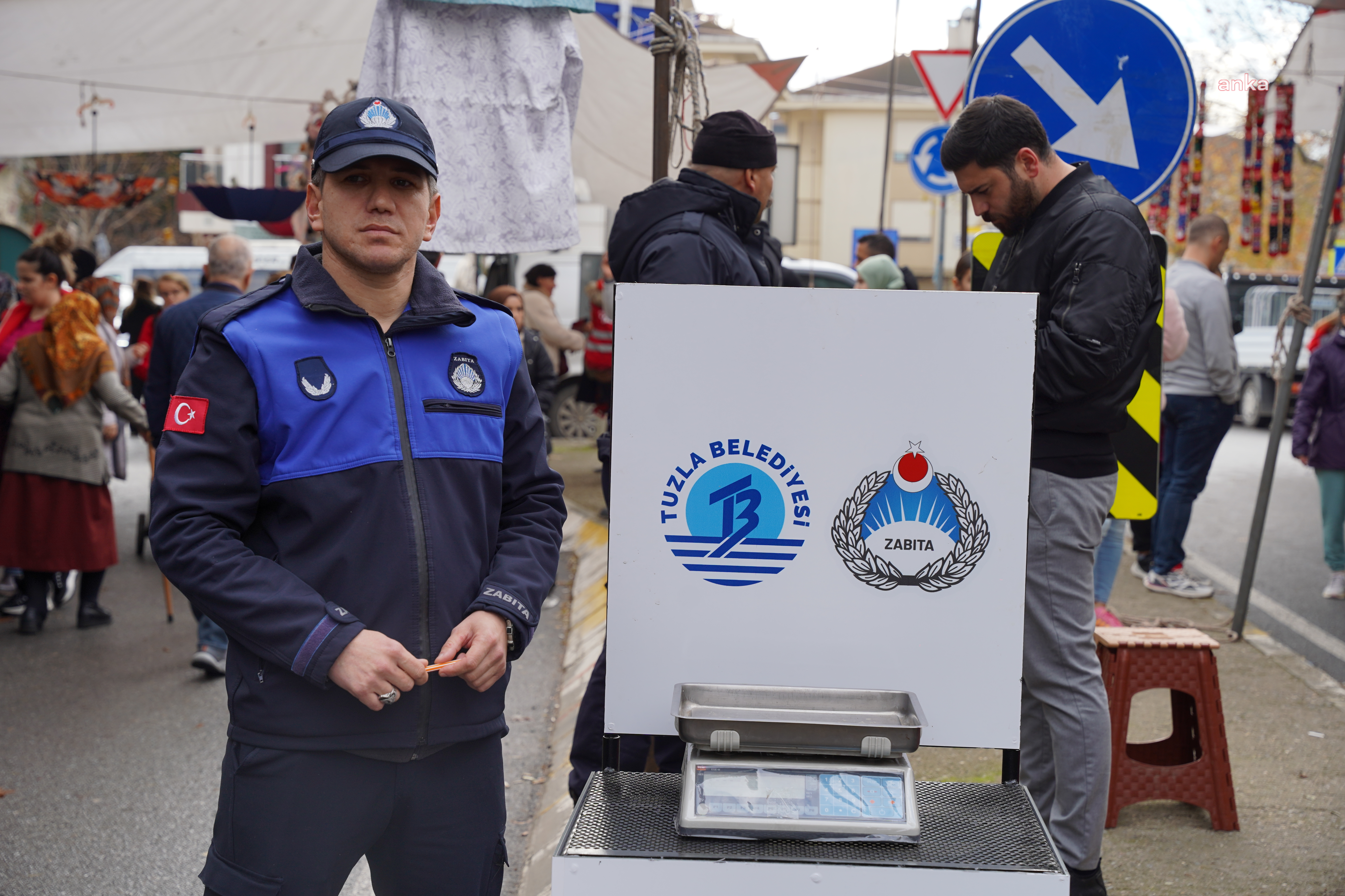 Tuzla Belediyesi, ilçedeki semt pazarlarında 'Tartı Noktası' uygulaması başlattı
