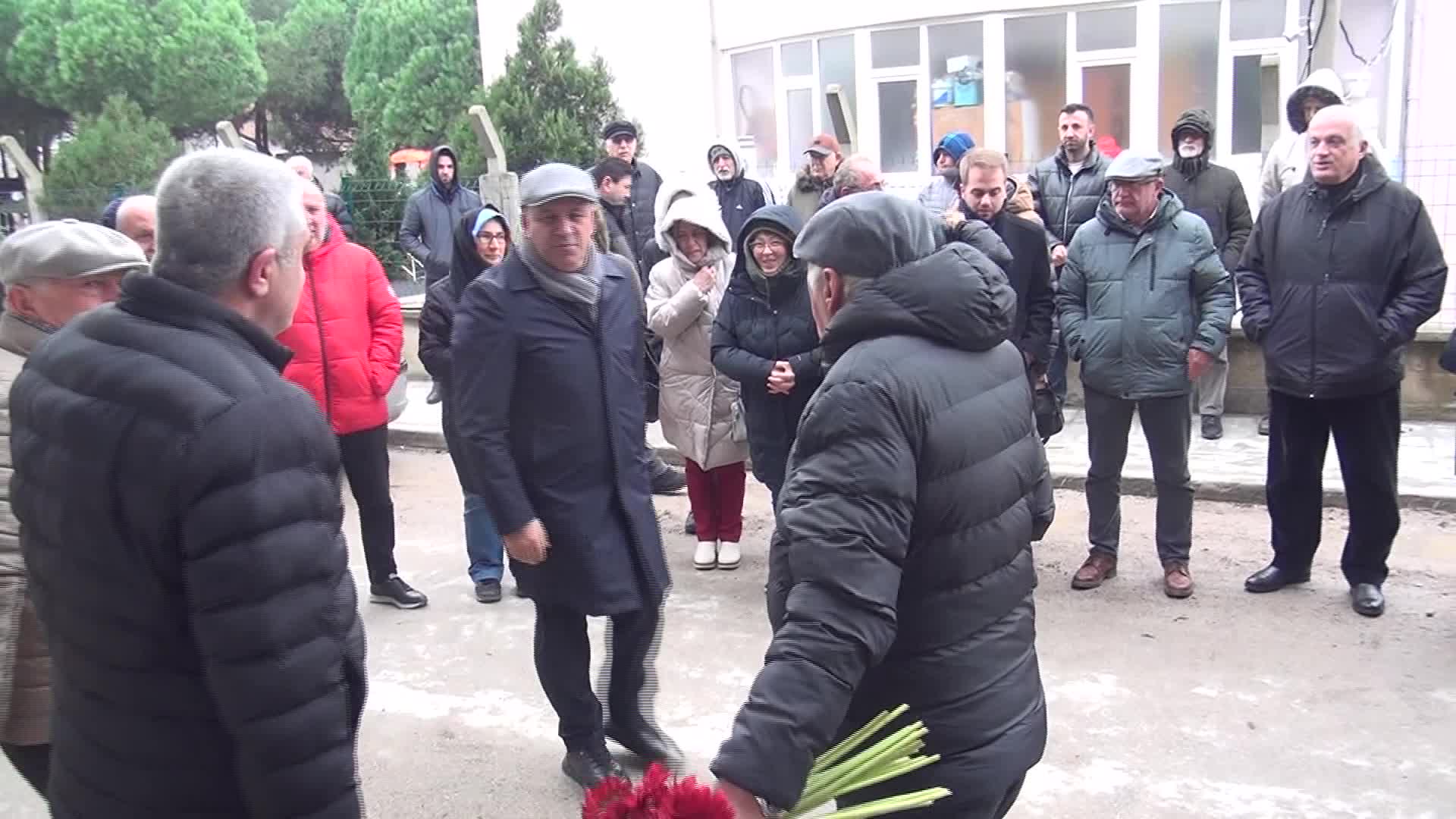 Gazeteci -yazar Levent Bektaş, mezarı başında anıldı