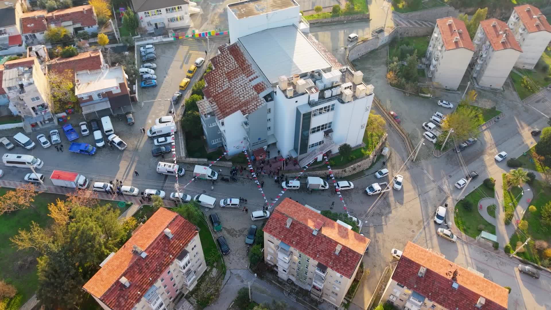 Karşıyaka'da 700 vatandaşa tapuları dağıtıldı, dönüşümün önü açıldı