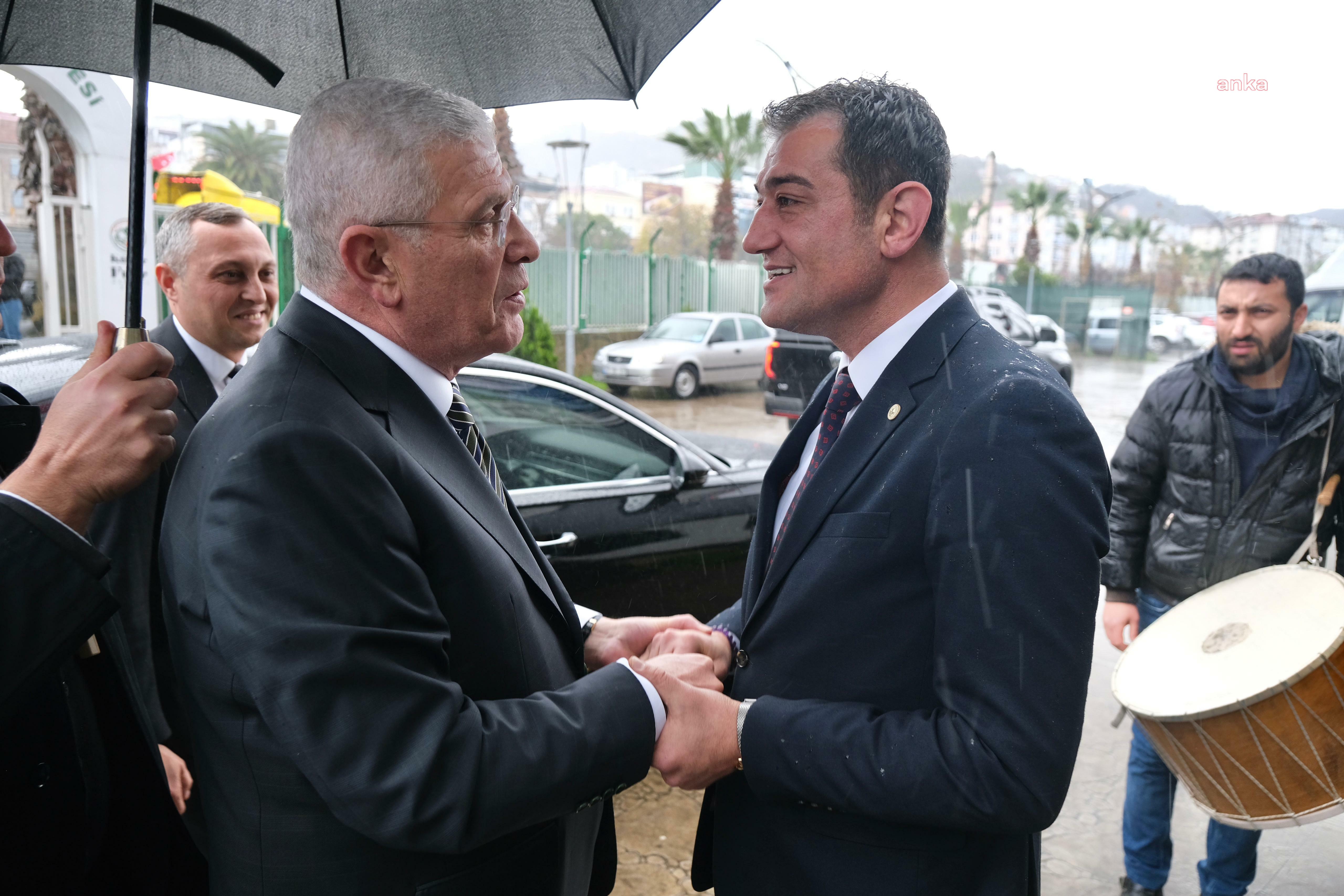 Giresun Belediye Başkanı Köse, İyi Parti Genel Başkanı Dervişoğlu’nu çiçekle karşıladı