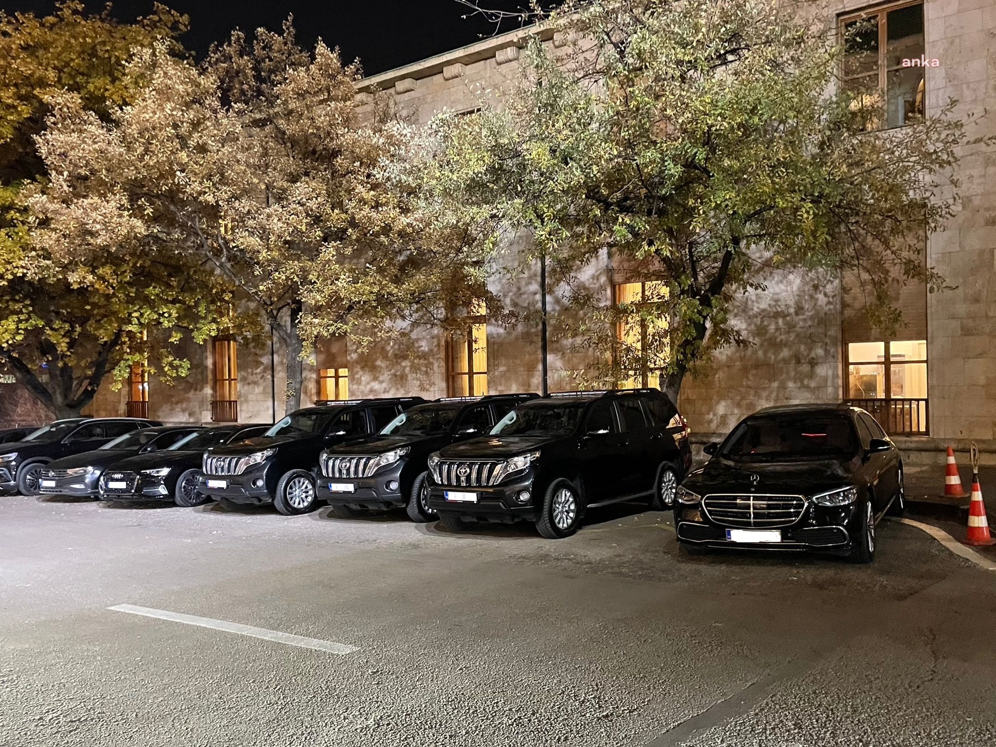 Ağbaba: "Bütçe görüşmelerine Sanayi Bakanı Mercedes'le geldi, Togg'a binemedi"