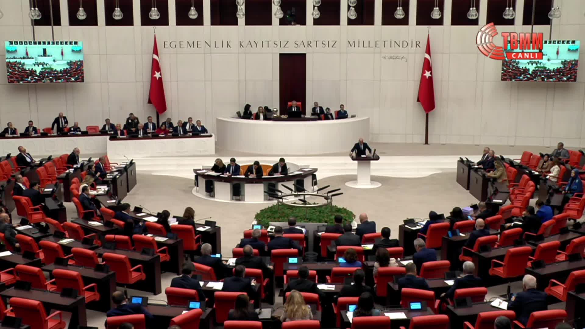 TBMM Genel Kurulu... CHP’li Öztunç’tan Bakan Güler’e: TSK’ya Mustafa Kemal’in askeri olarak girdiniz ama Erdoğan’ın askeri olarak çıktınız