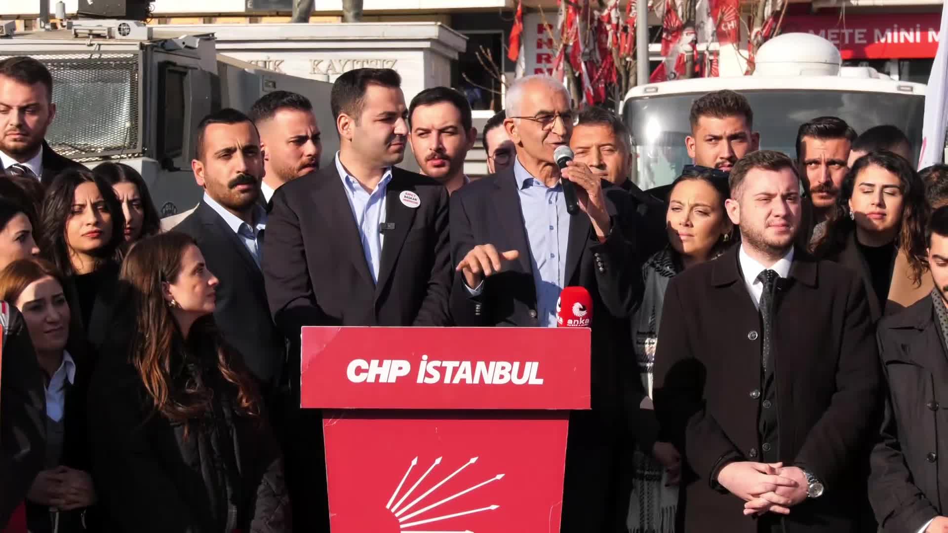 Esenyurt'ta Demokrasi Nöbeti... CHP'li  Aydın: ''Bunun adı halkın evine çökmeye çalışmaktır, bunun adı halk iradesini gasp etmektir''