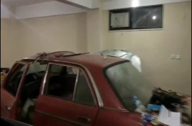 KARTAL'DA RUHSATSIZ TABANCA, UYUŞTURUCU VE FARKLI MARKALARDA 5 ARAÇ ELE GEÇİRİLDİ