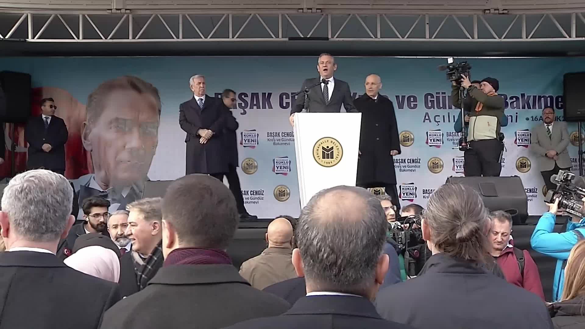 Başak Cengiz Kreş ve Gündüz Bakımevi açıldı… Özgür Özel: “Yoksullukla mücadele etmek için işin ucundan tutmak gerekiyor”