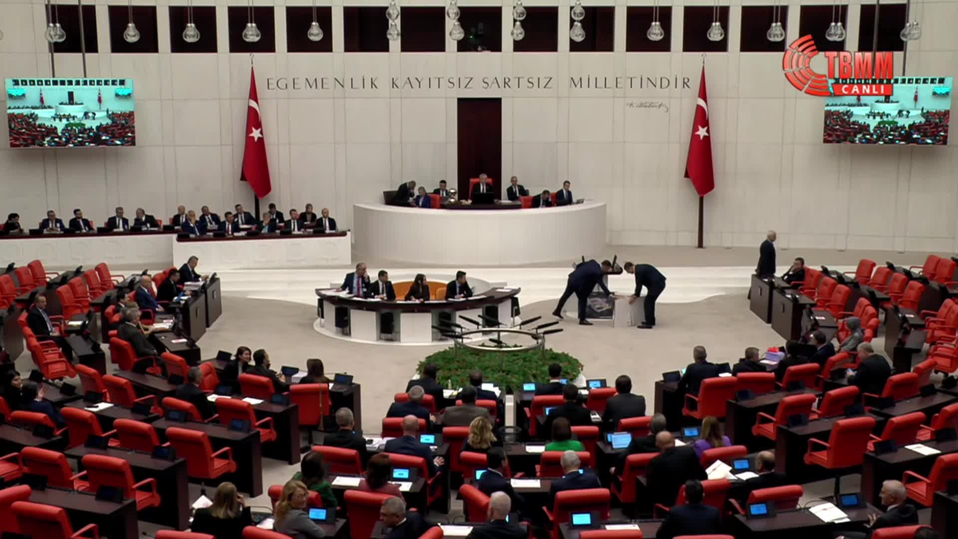 TBMM Genel Kurulu... CHP'li Ağbaba'dan Osman Gökçek ile ilgili iddialar: "Evinin değeri 600 milyon, müteahhidi Ankapark'ı yapan firma. Ülkede çivi çıkmış durumda"