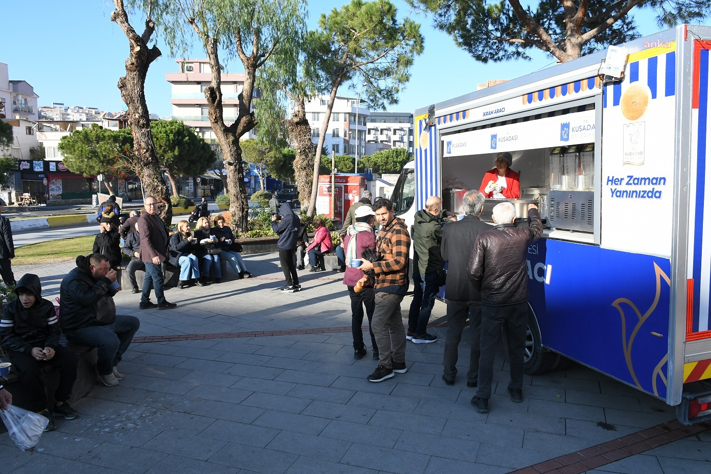 Kuşadası Belediyesi, çorba ikramına başladı