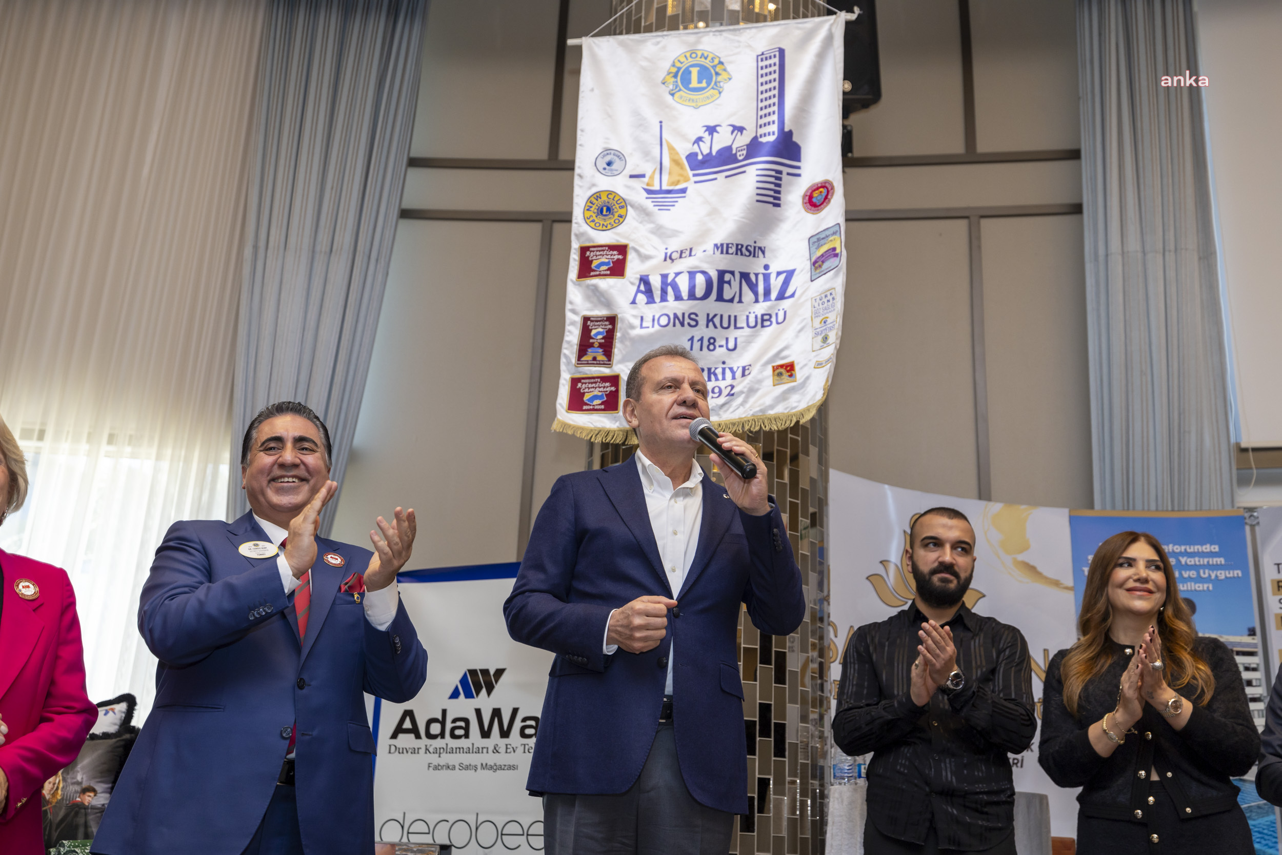 Mersin Büyükşehir Belediye Başkanı Seçer, Yılbaşı Alışveriş Şenliği’ne katıldı