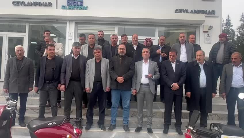 Şanlıurfa’nın Ceylanpınar İlçesinde yaşanan elektrik kesintilerine mahalle muhtarlarından tepki