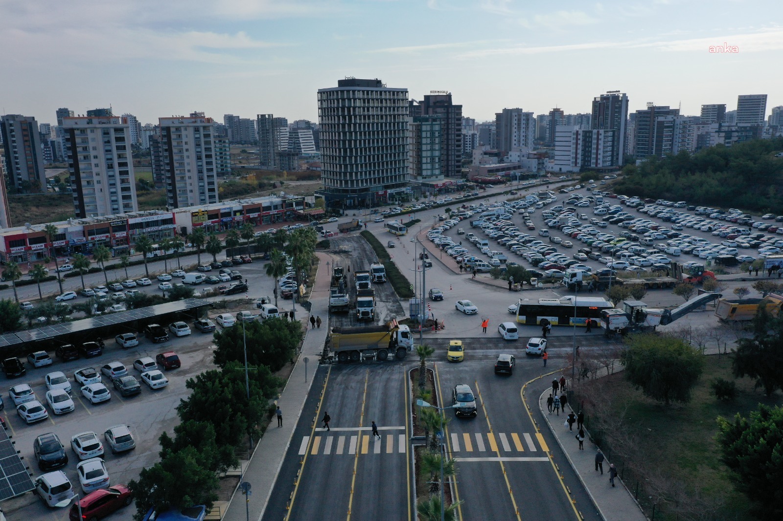 Mersin Büyükşehir Belediyesi'nden üniversite hastanesi yolunda asfalt çalışması