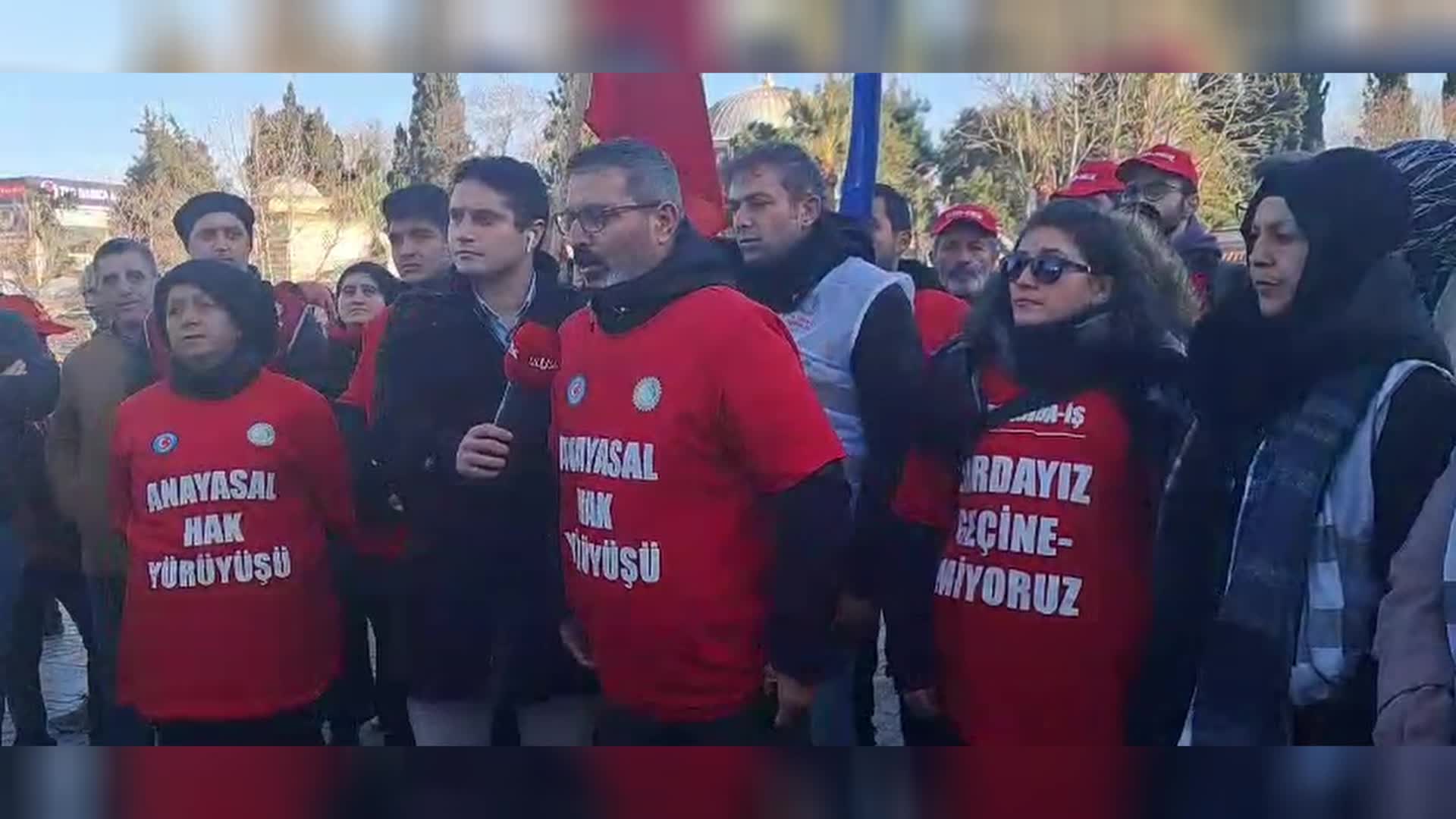 Polonez işçilerinin Ankara yürüyüşü, sendika yöneticileri ile bakanlık arasındaki görüşmeler nedeniyle 3 günlüğüne ertelendi