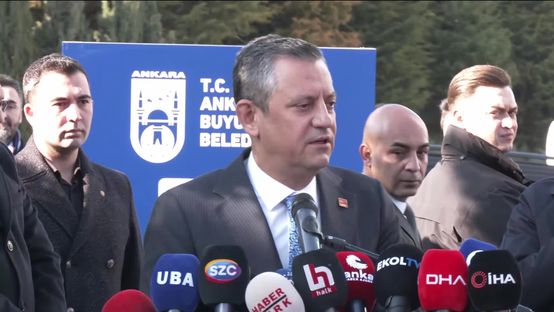 Necip Hablemitoğlu, ölümünün 22’nci yılında anıldı... Özgür Özel: “Canınıza kastetmiş olan bir örgütün işlediği cinayeti kolluyorsanız örgütün beslendiği kirli ortamdan besleniyorsunuz demektir”