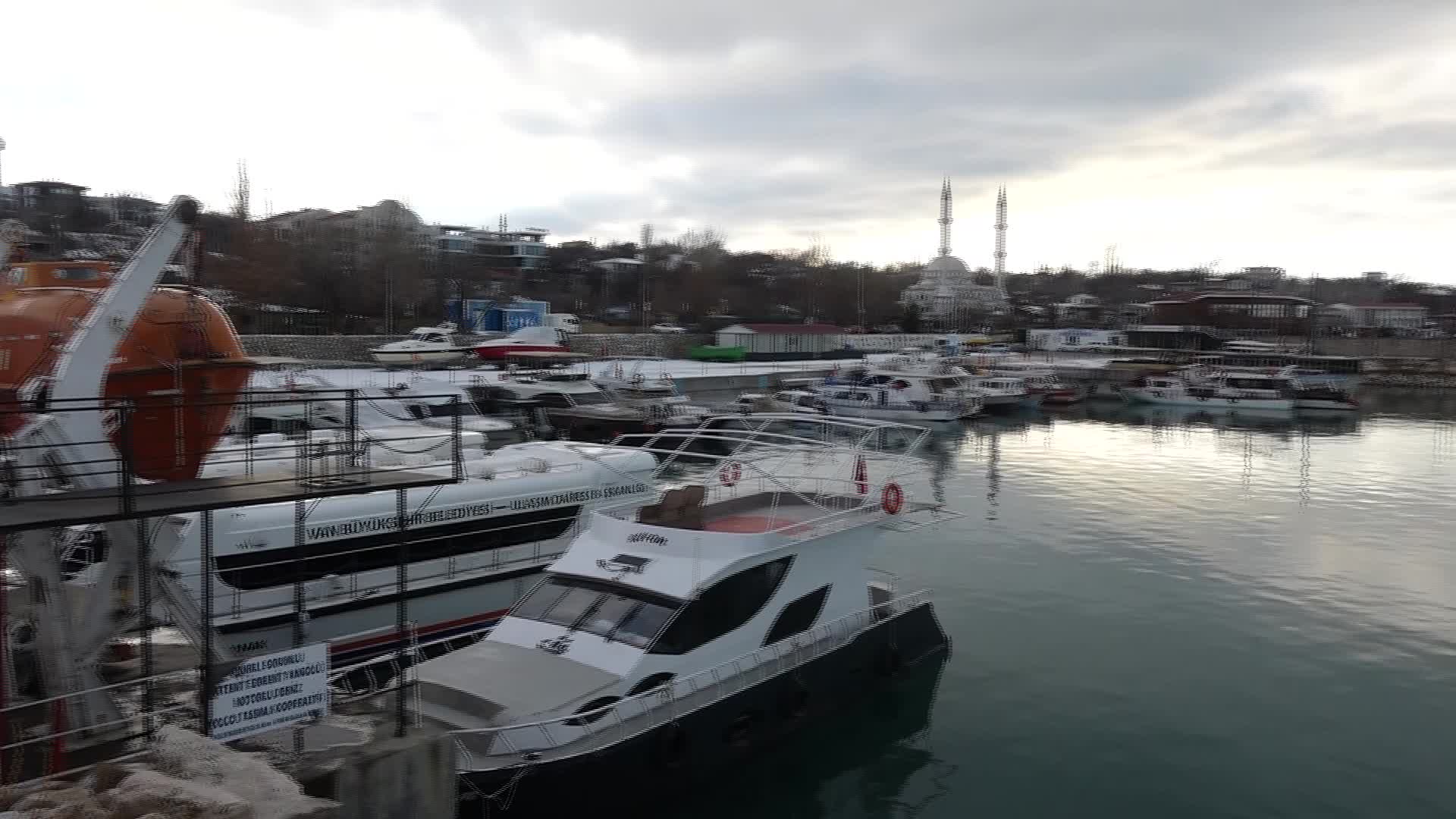 Sözleşmesi tek taraflı fesih edilen Balıkçı Barınağı, Edremit Belediyesi’nde alınarak İl Tarım ve Orman Müdürlüğü’ne devredildi